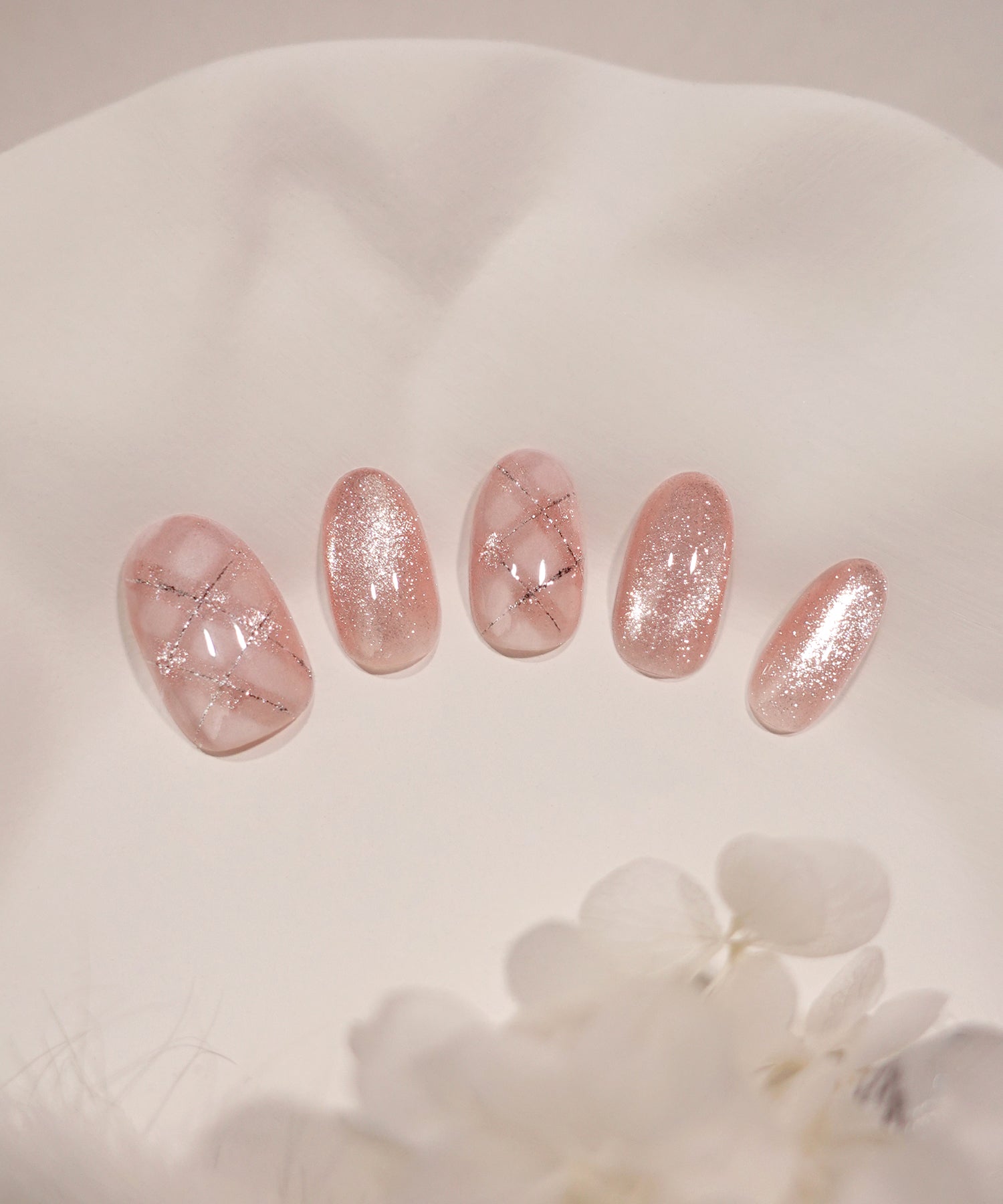 水光ネイルピンクマグネットチェックアートシルバーラメオーバルネイルチップ