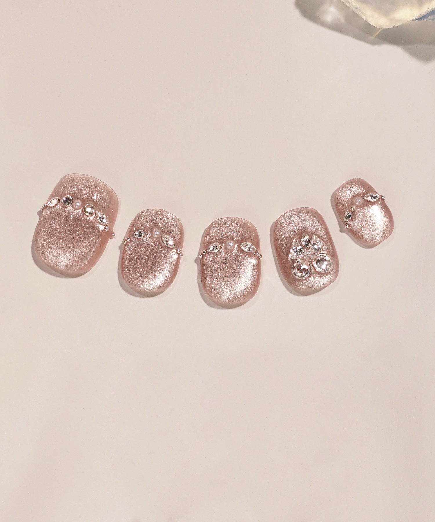 【COMING SOON】水光ネイルピンクマグネットシルバーストーンショートラウンドネイルチップ