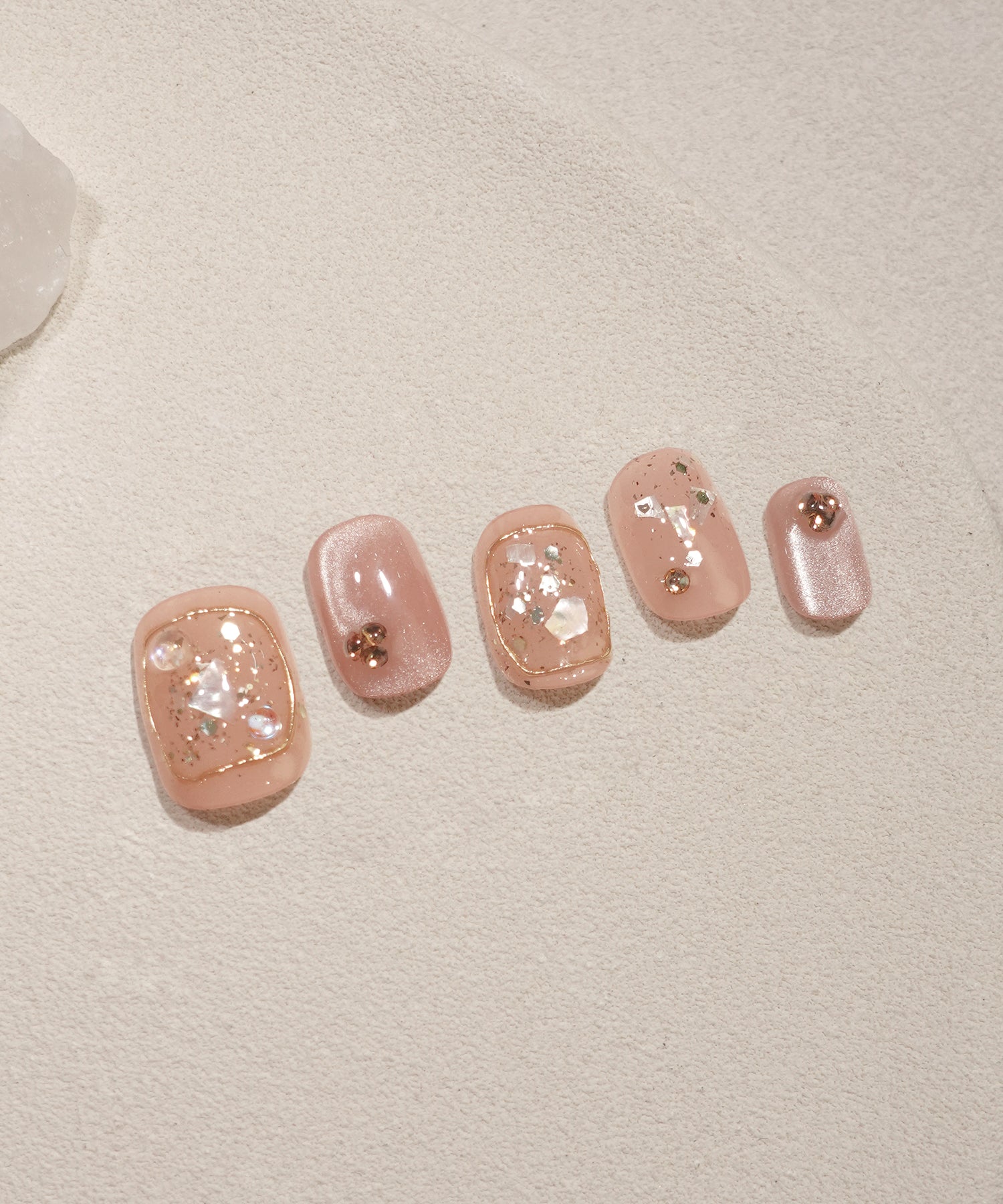 【当日発送】水光ネイルピンクマグネットストーンシェルゴールドラインショートラウンドネイルチップ