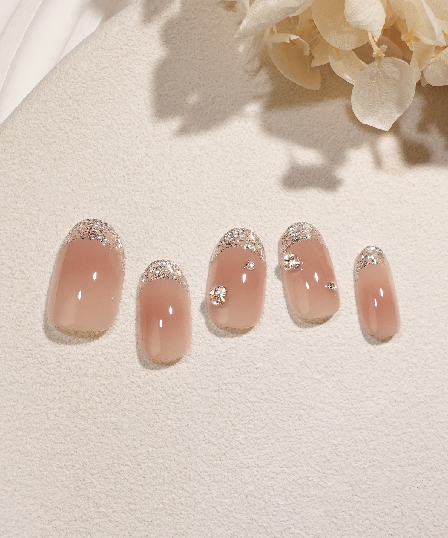 水光ネイルピンクベースシルバーラメホログラムフレンチストーンオーバルネイルチップ