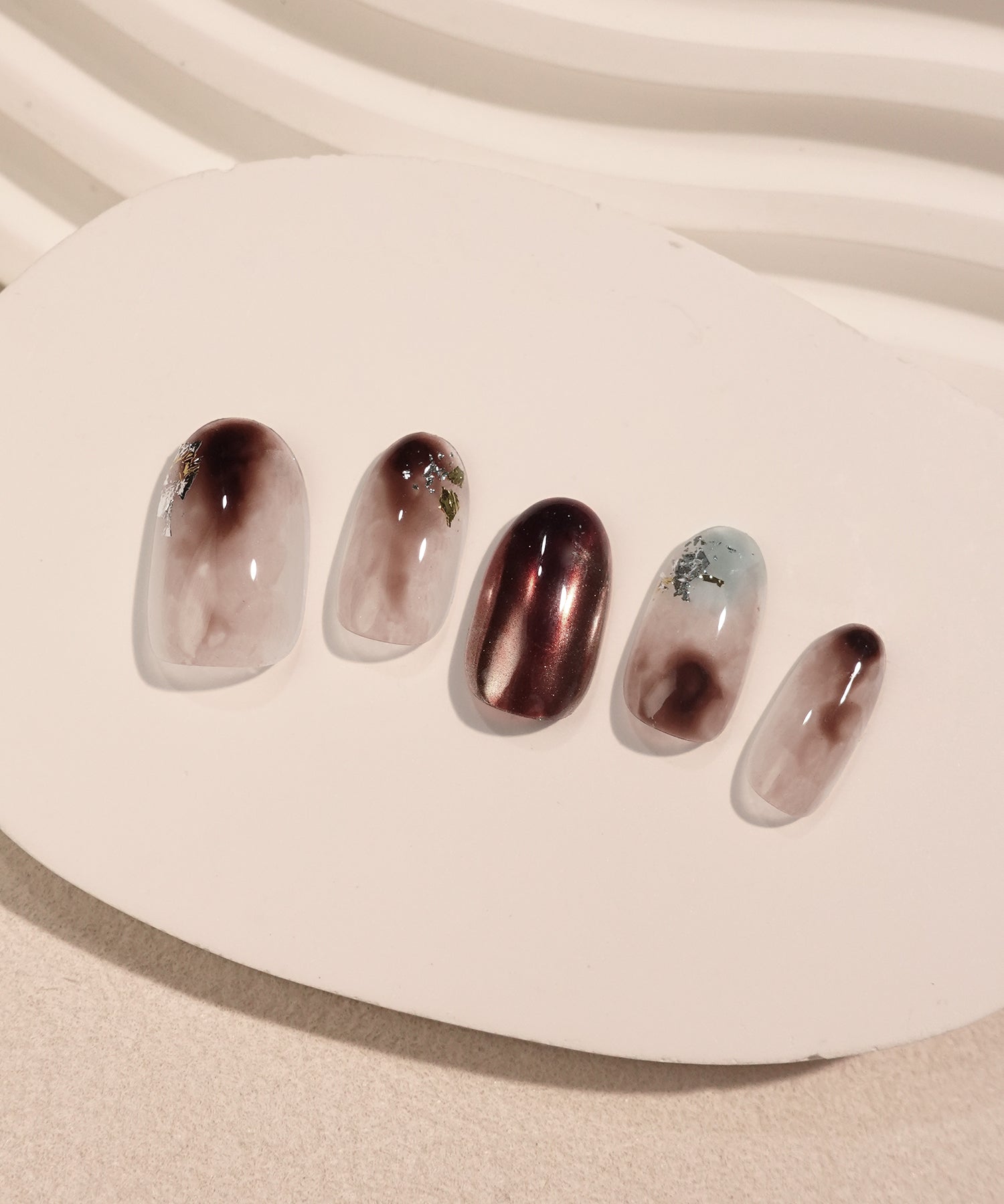 【当日発送】水光ネイルブラウンニュアンスホイルオーバルネイルチップ