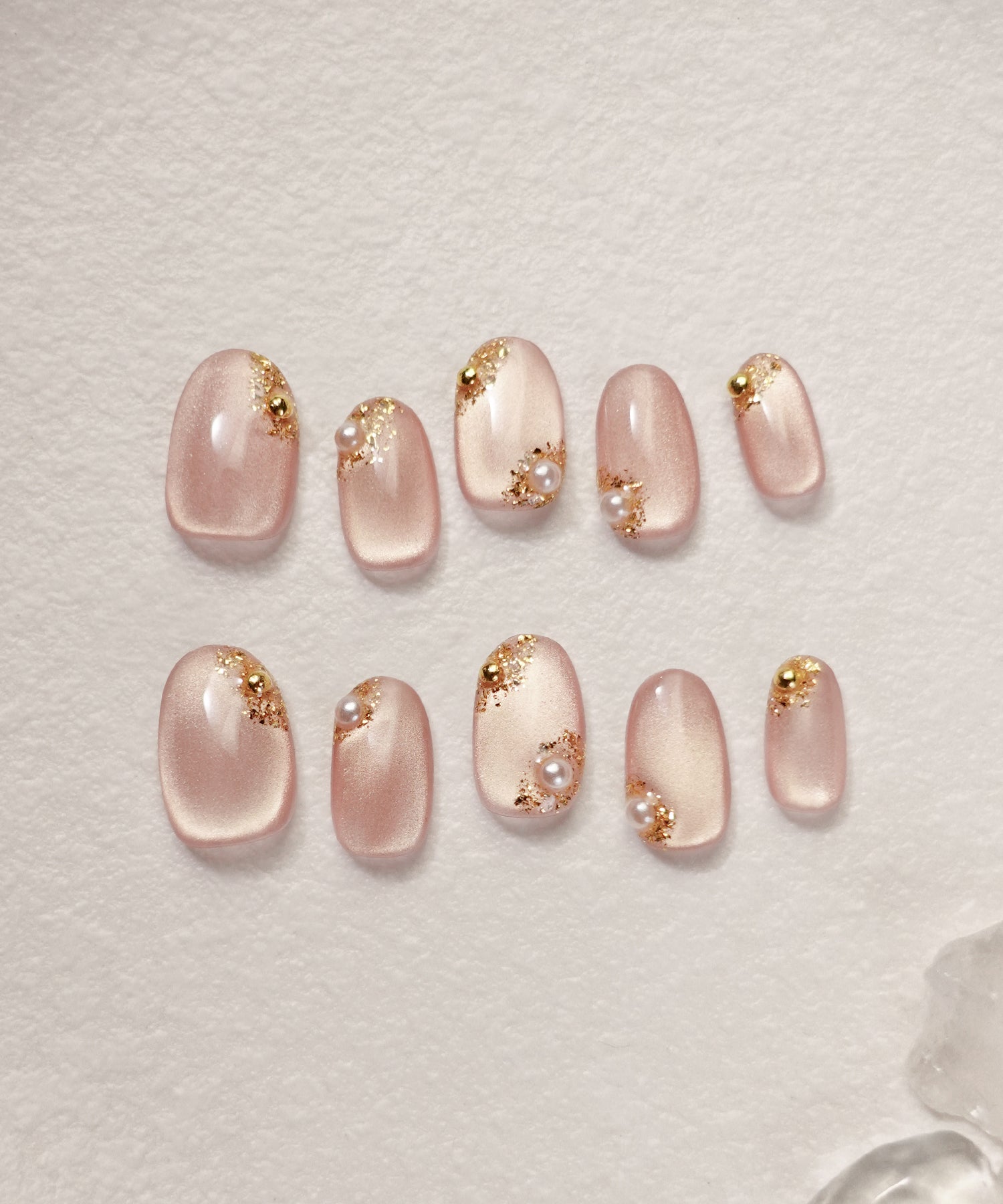 水光ネイルピンクマグネットワンカラーゴールドラメストーンオーバルネイルチップ