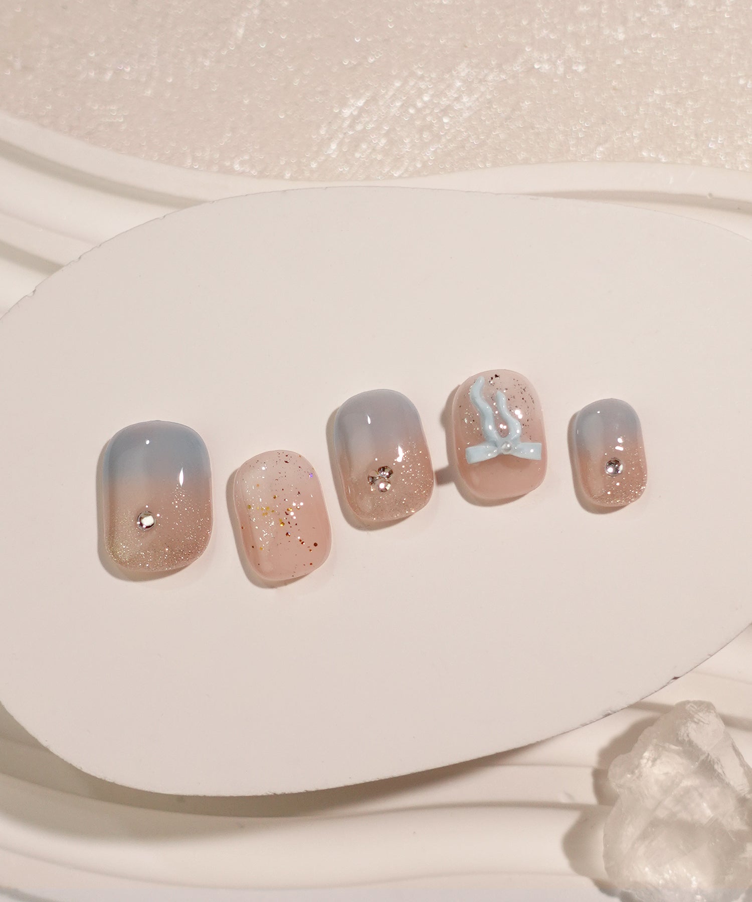 水光ネイルブルーピンクグラデーションリボンモチーフショートラウンドネイルチップ