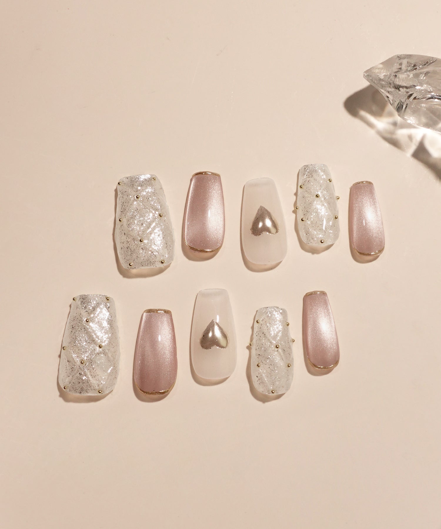 【SOLD OUT】水光ネイルミルキーホワイトキルティングゴールドミラーハートバレリーナネイルチップ