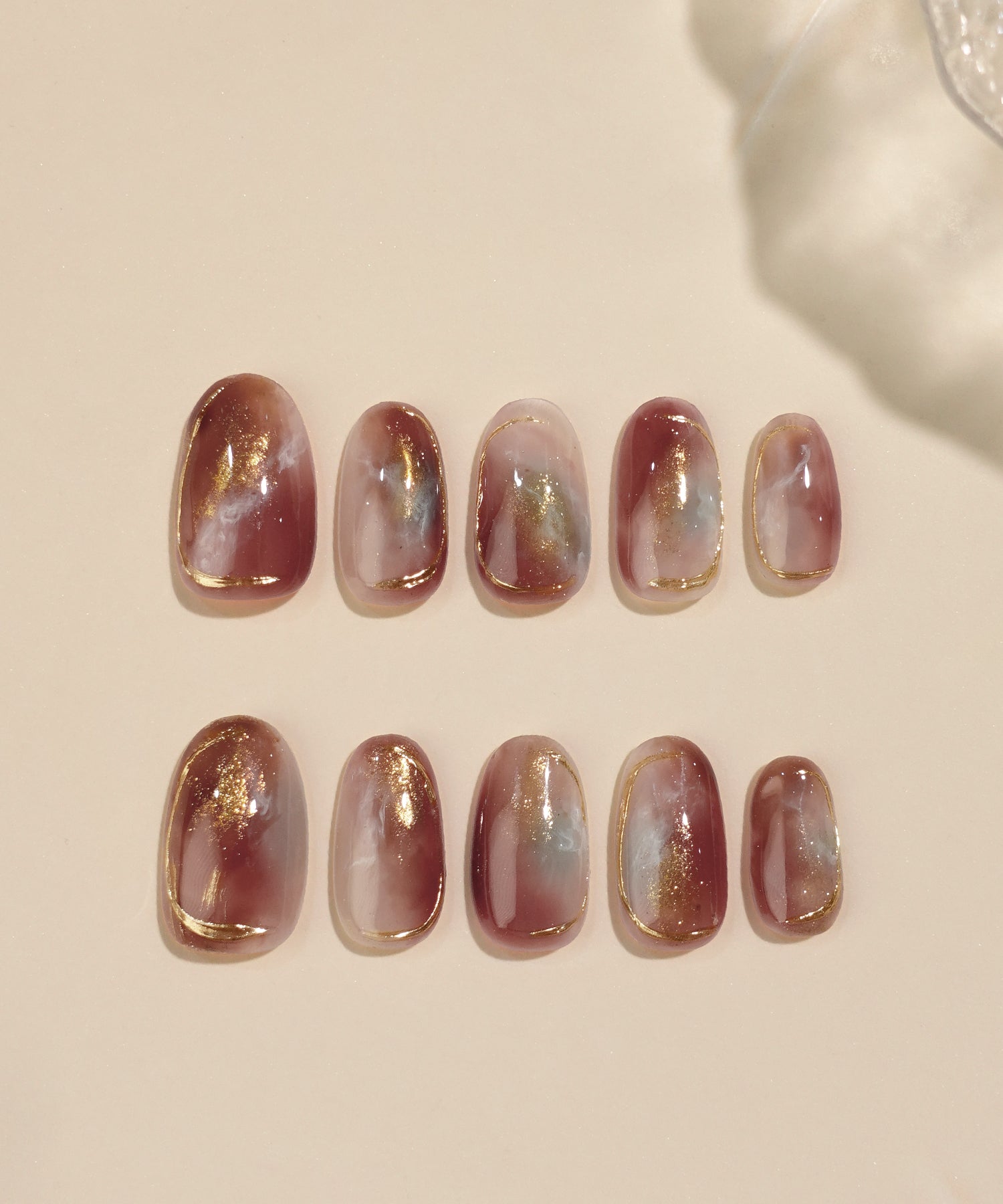 【予約販売】水光ネイルレッドゴールドニュアンスミラーオーバルネイルチップ