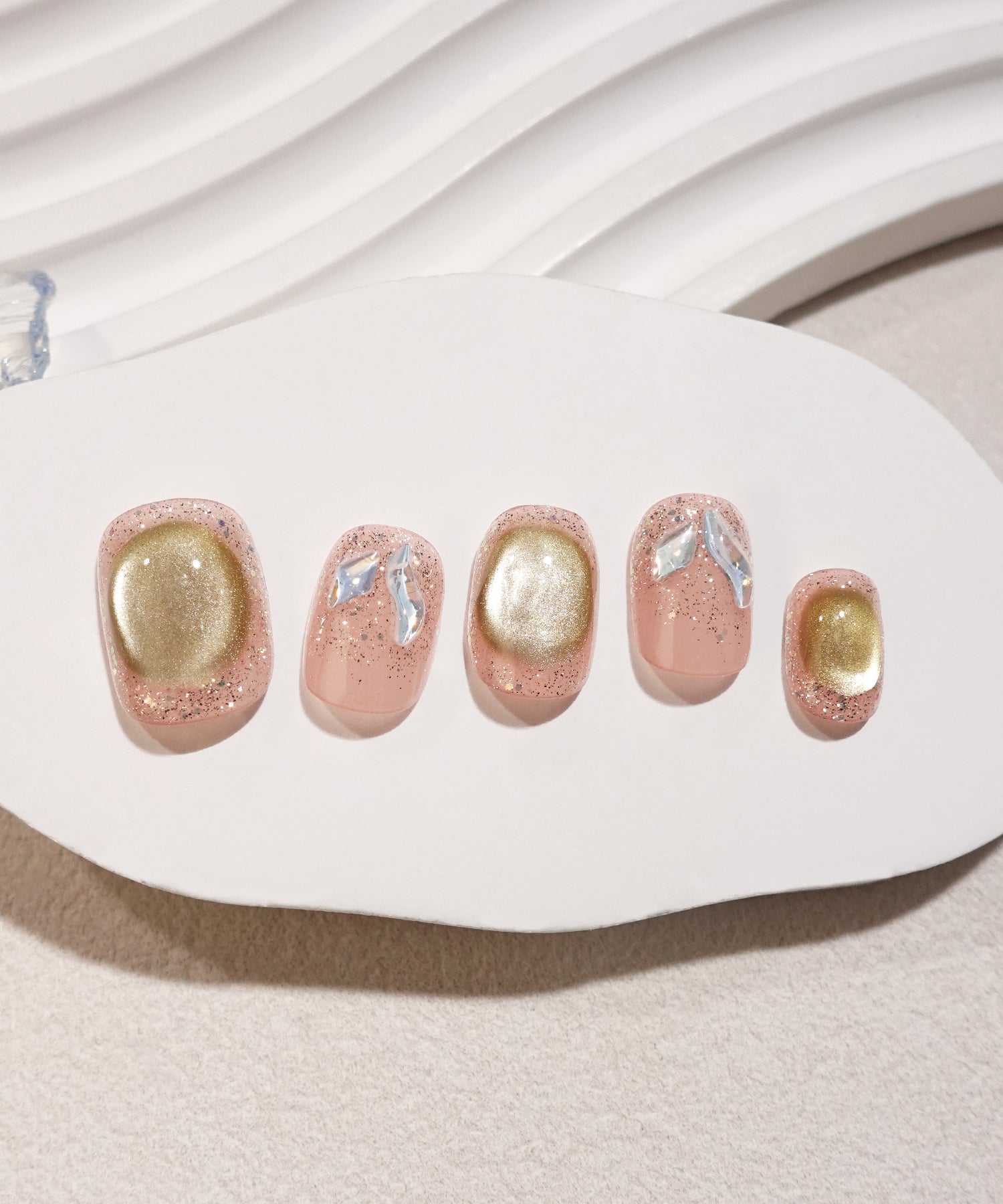 【COMING SOON】水光ネイルピンクベースアンバーマグネットオーロラストーンショートスクエアネイルチップ