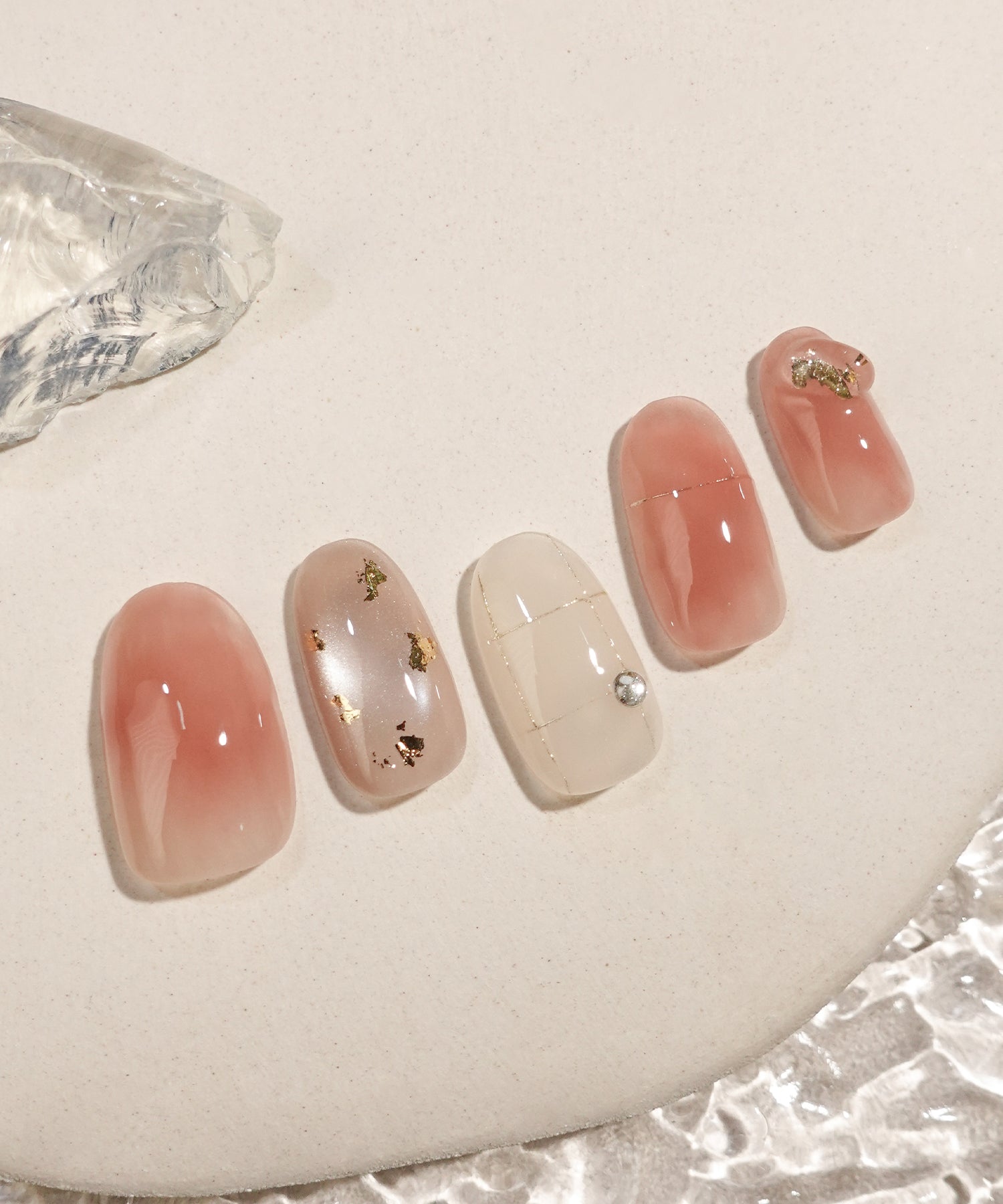 【COMING SOON】水光ネイルコーラルピンクニュアンスゴールドミラーチェックストーンホイルオーバルネイルチップ