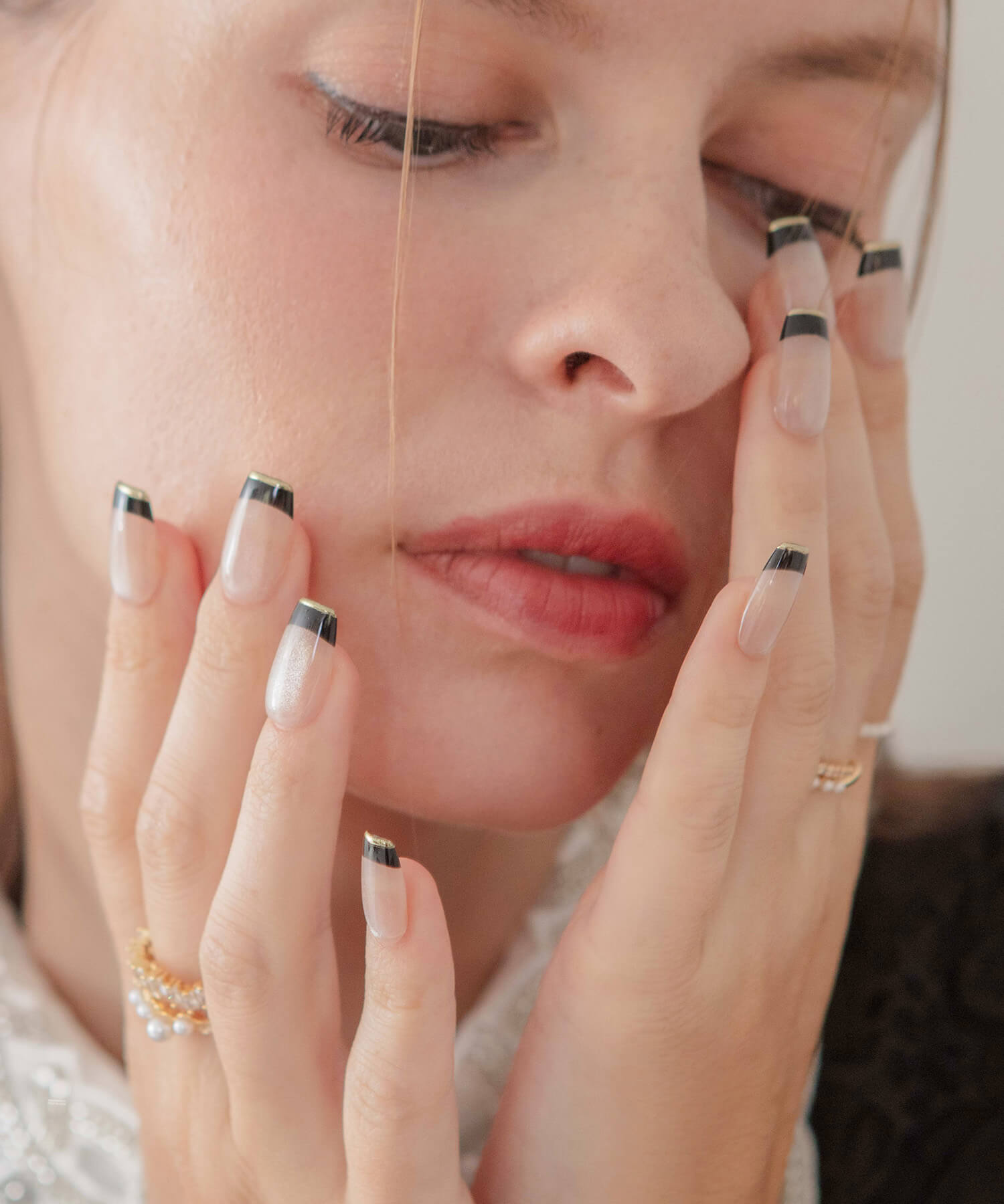 【当日発送】水光ネイルピンクベージュマグネットブラックフレンチゴールドラインシンプルスクエアネイルチップ