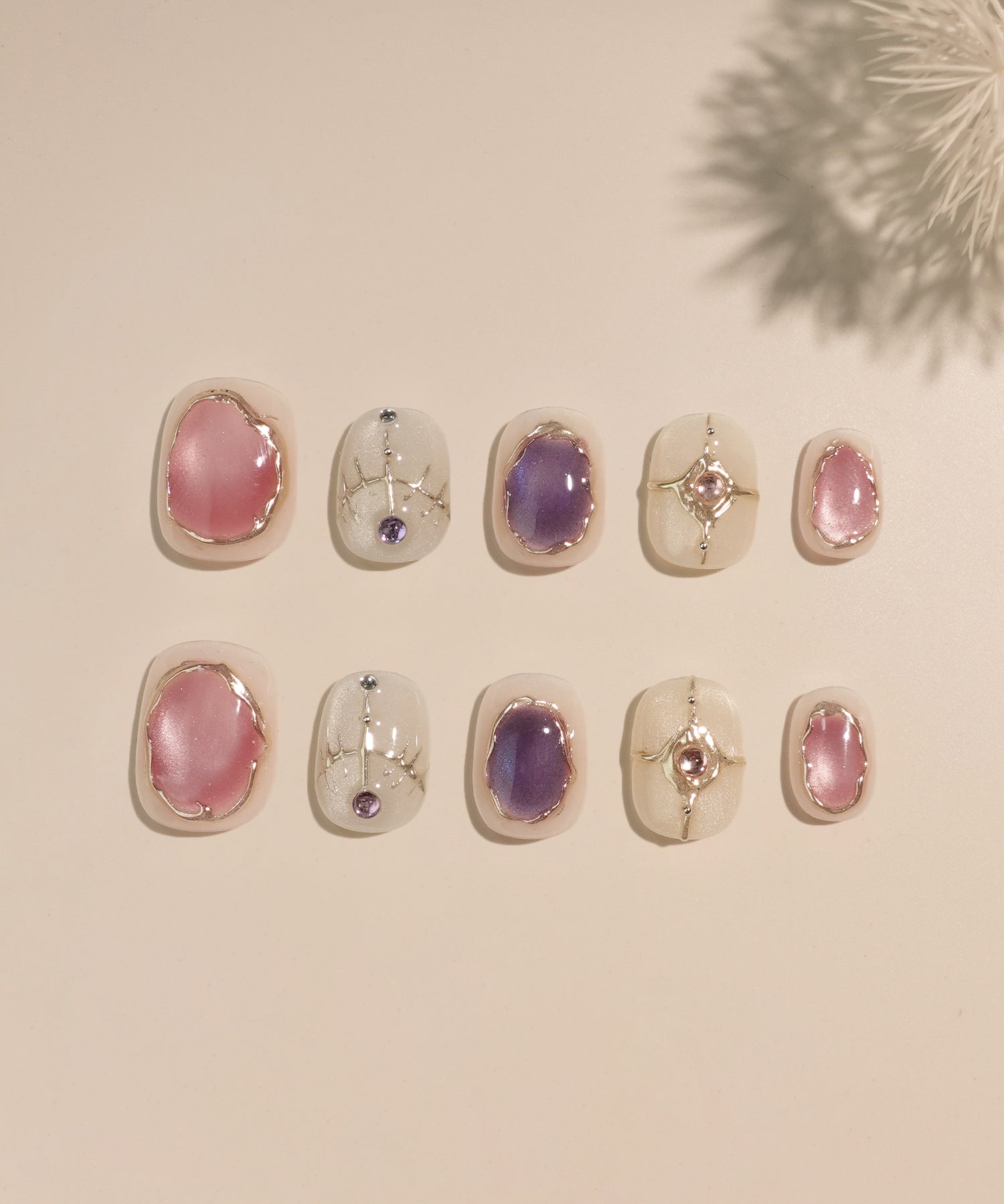 【当日発送】水光ネイルホワイトベースエスニックデザインニュアンスショートラウンドネイルチップ