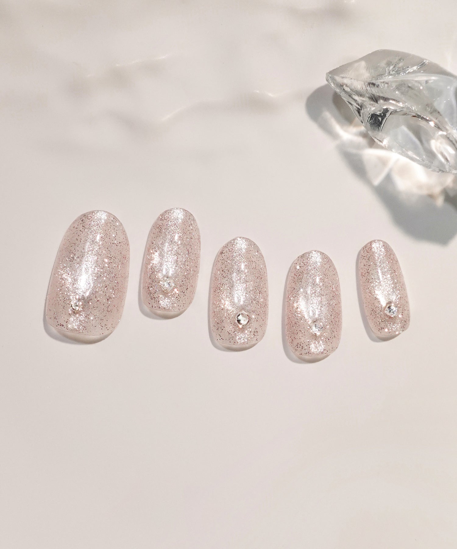 水光ネイルクリアピンクラメシルバーストーンオーバルネイルチップ