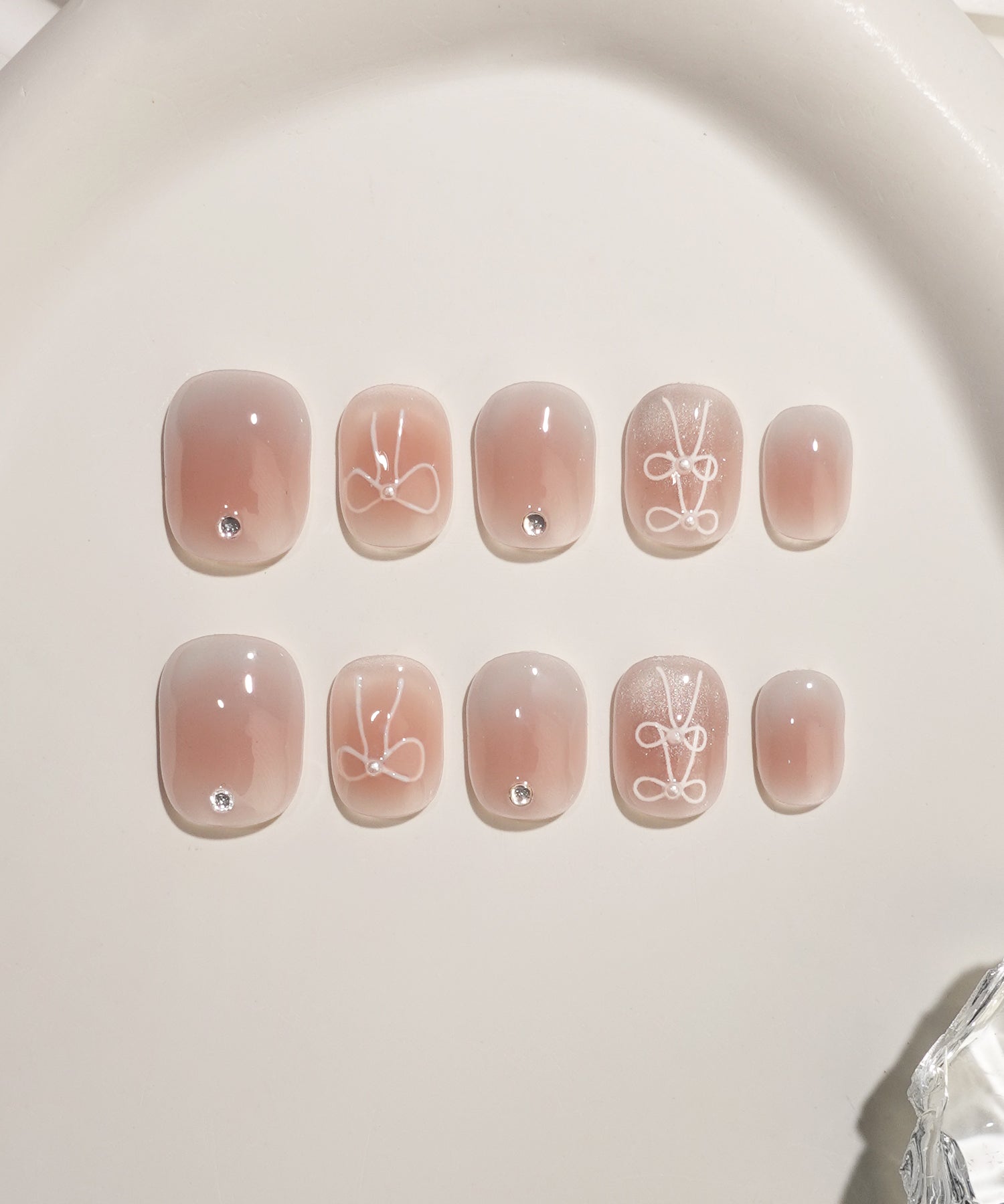 【当日発送】水光ネイルピンクチークリボンアートシルバーストーンショートラウンドネイルチップ