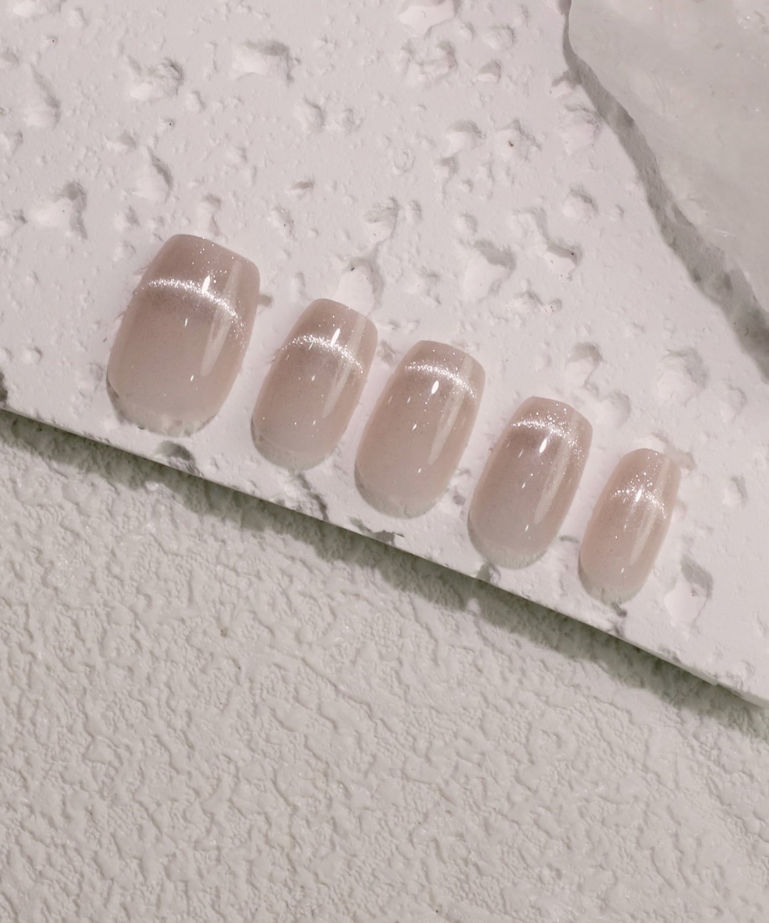 [Same-day shipping] 3D Water Shine Nail Off-White One-Color Magnet French Nail Tip