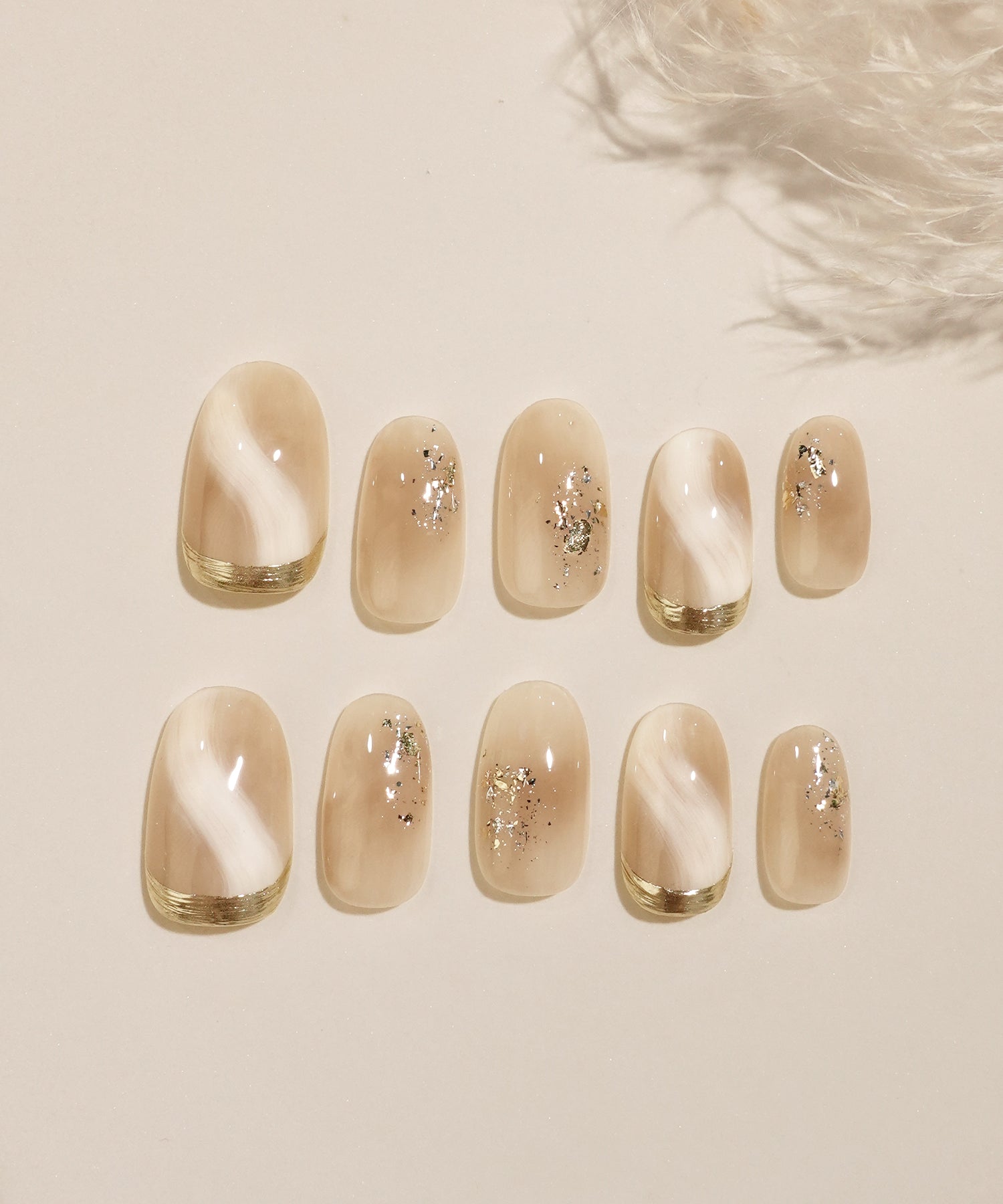 【当日発送】水光ネイルシャンパンベージュマーブルゴールドラインホイルオーバルネイルチップ