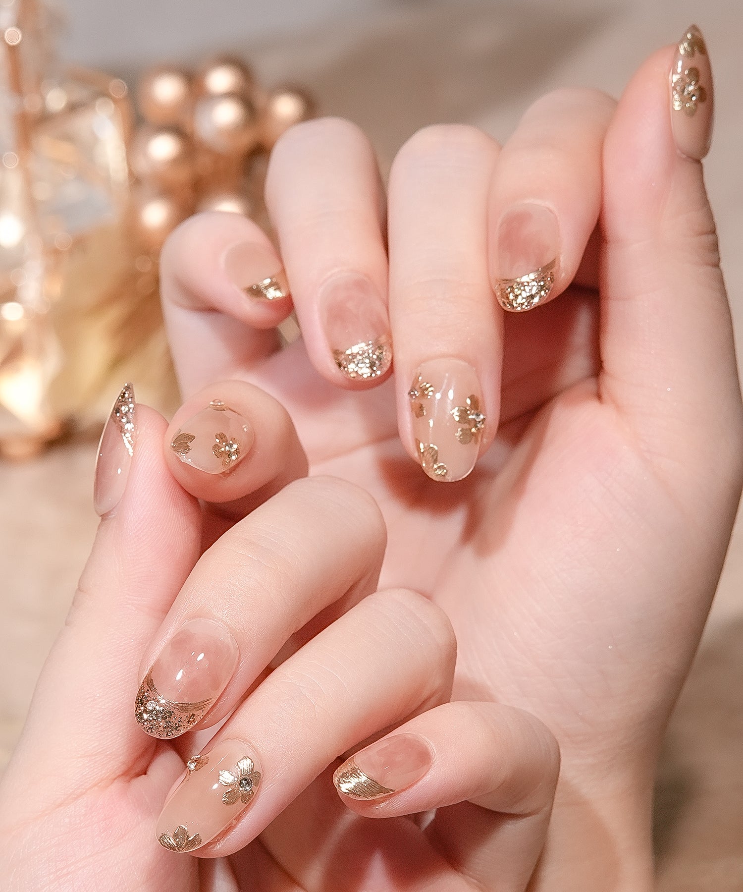 【COMING SOON】水光ネイルベージュニュアンスフラワーゴールドミラーストーンホログラムオーバルネイルチップ