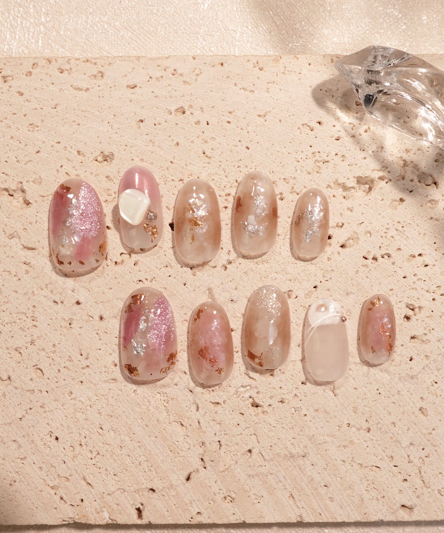 【予約販売】水光ネイルパープルブラウンニュアンスホイルストーンラメオーバルネイルチップ