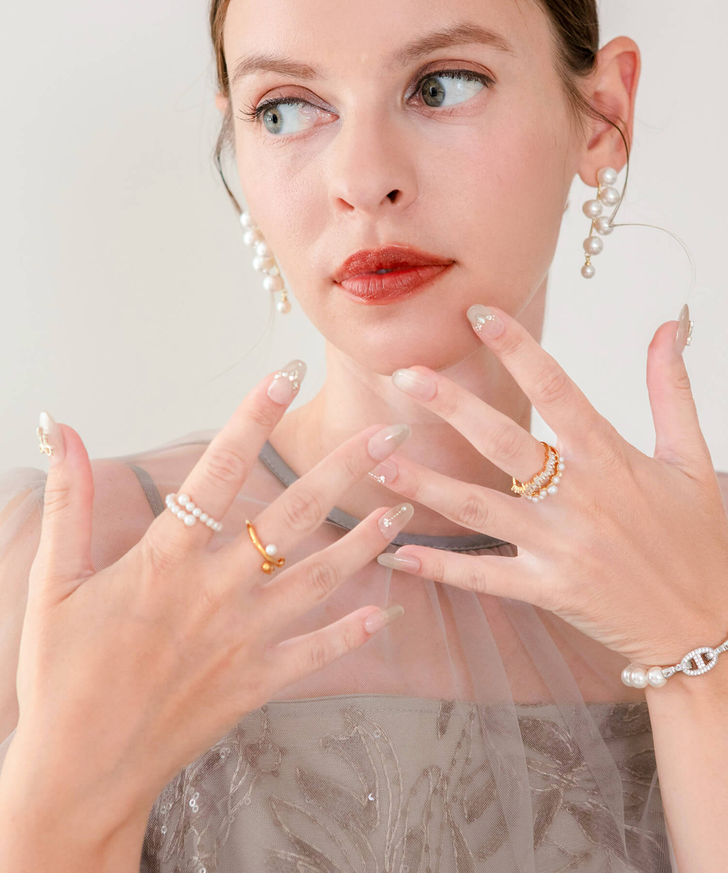 【当日発送】水光ネイルベージュマグネットグラデーションオーナメントオーバルネイルチップ