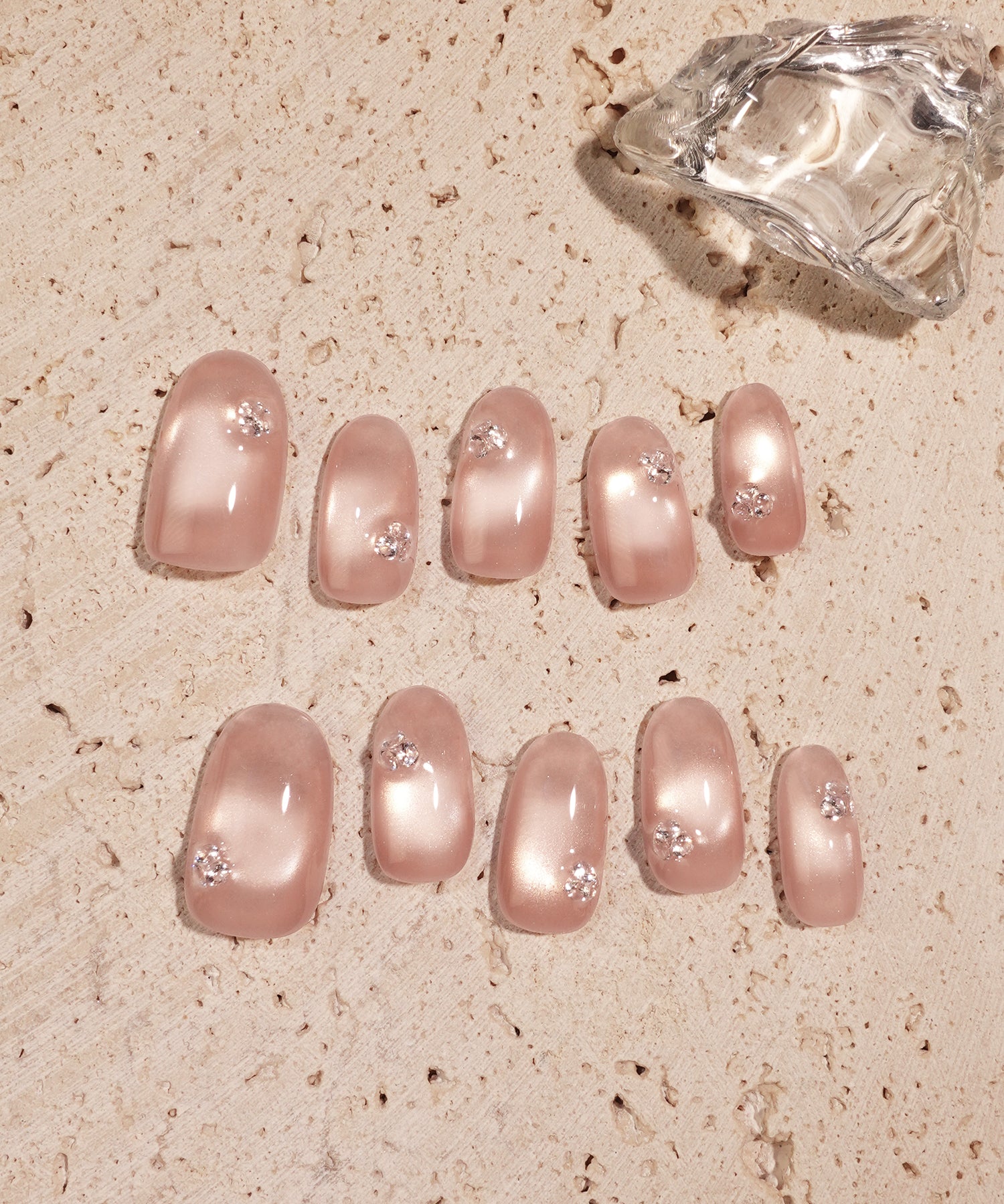 【バレンタイン限定デザイン】水光ネイルピンクマグネットワンカラーフラワーライクストーンオーバルネイルチップ