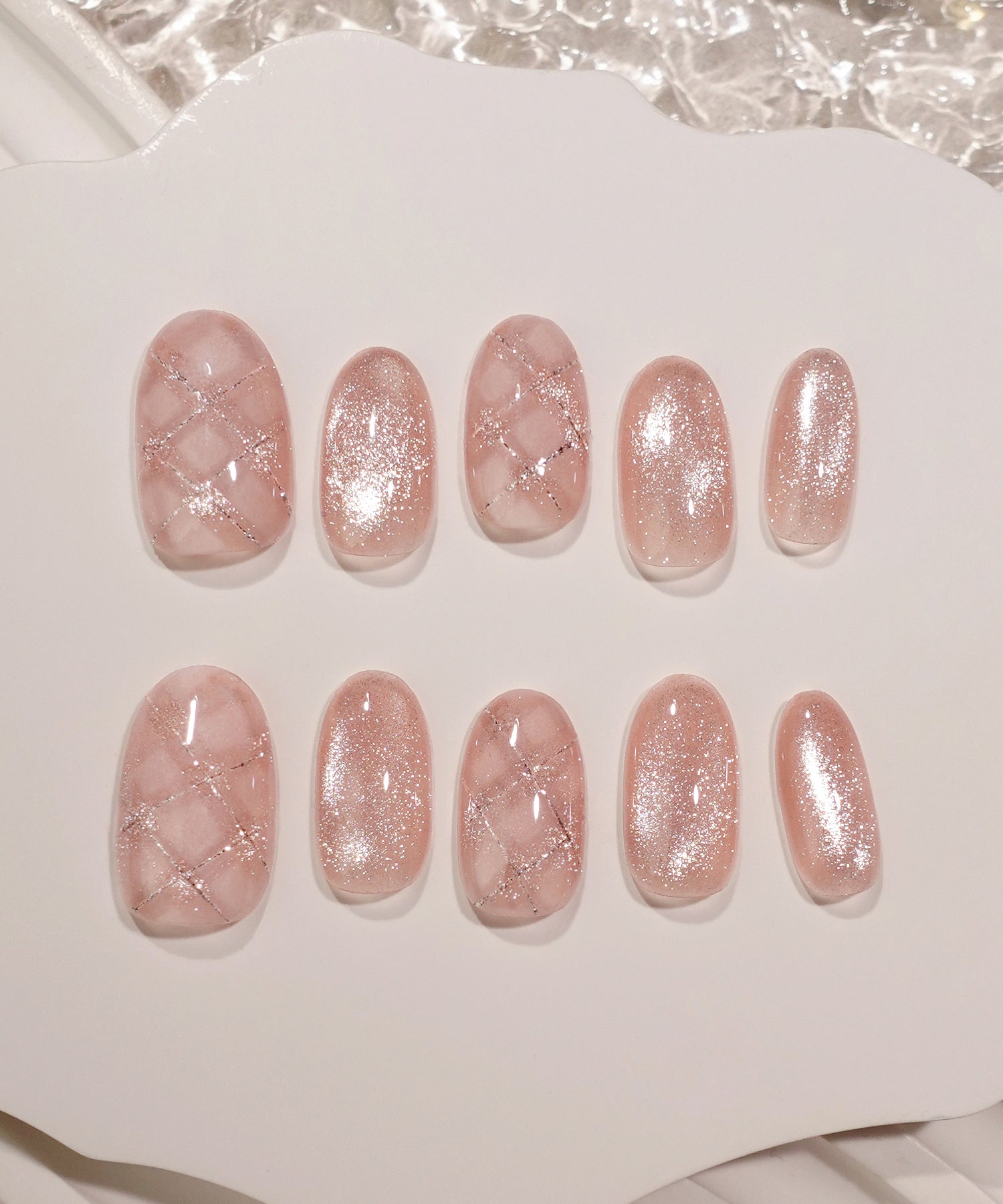 水光ネイルピンクマグネットチェックアートシルバーラメオーバルネイルチップ