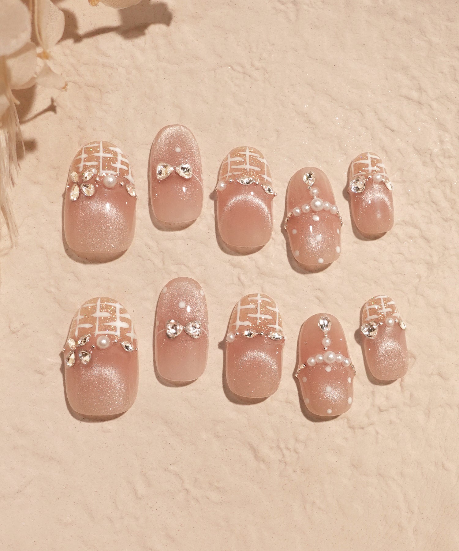 水光ネイルローズピンクツイードフレンチパールストーンドットオーバルネイルチップ