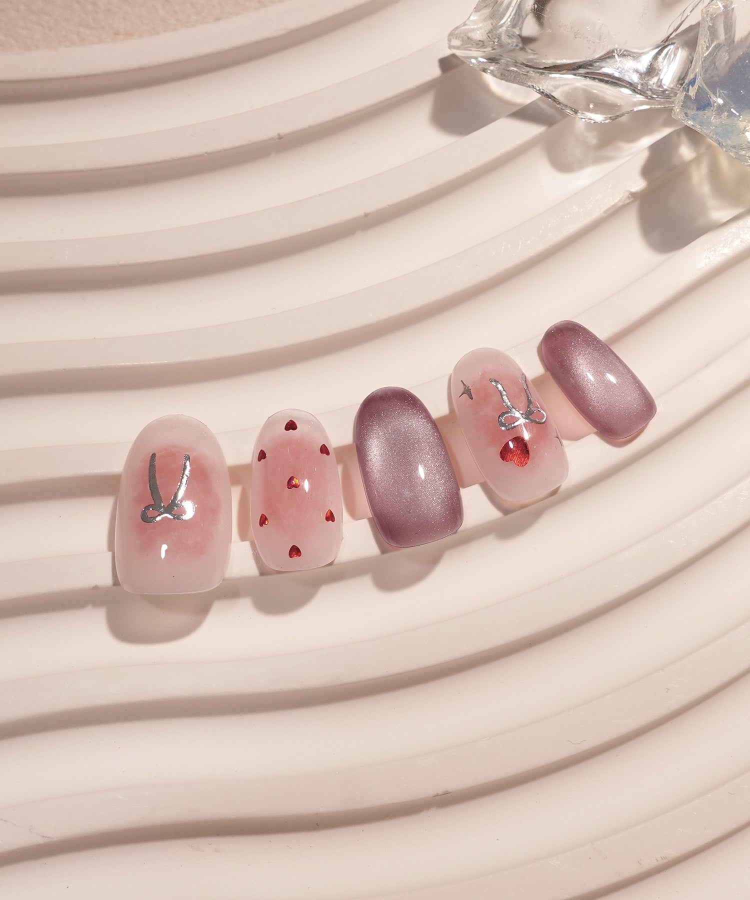 【バレンタイン限定デザイン】水光ネイルシアーピンクチークマグネットハートリボンオーバルネイルチップ