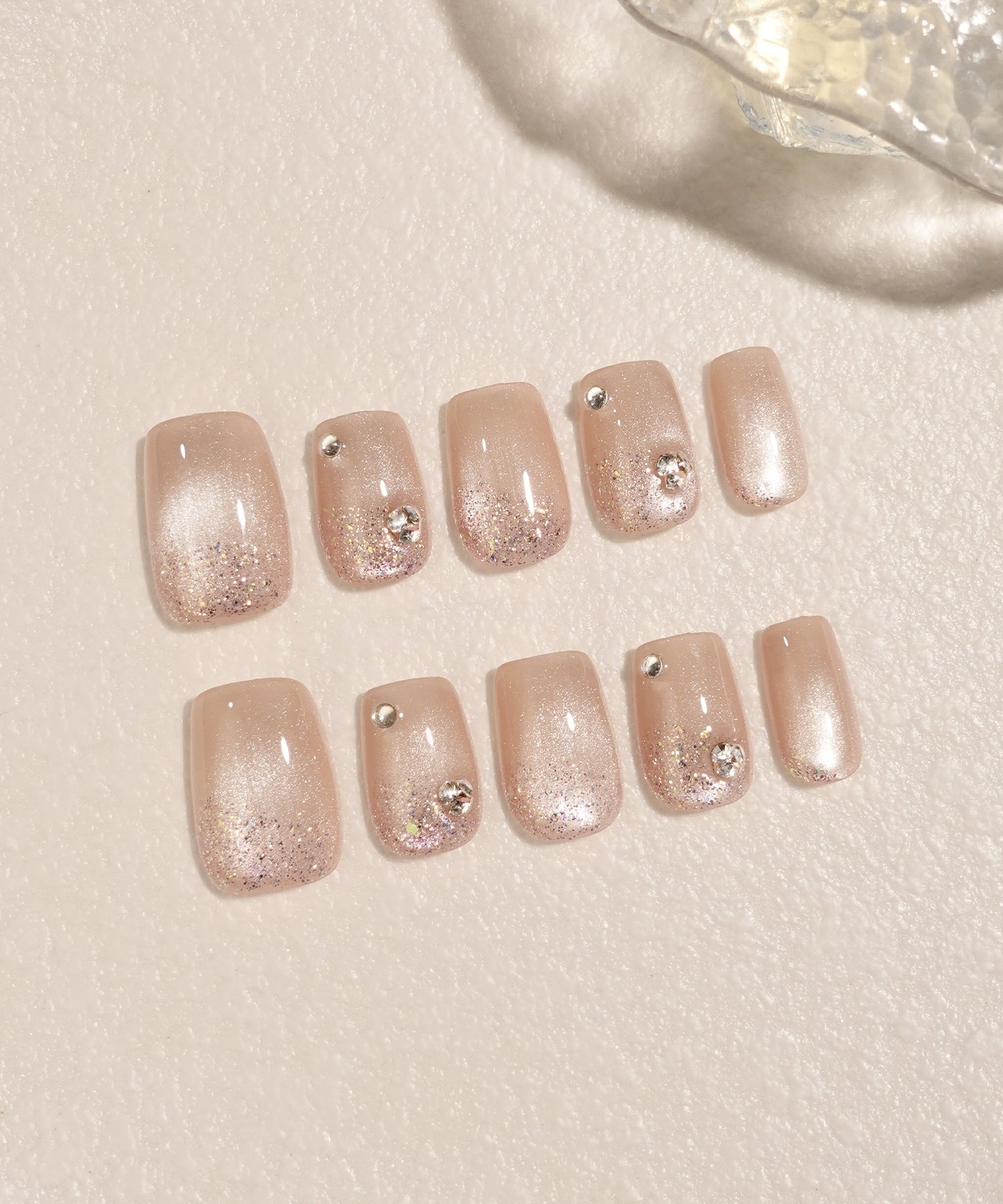 【COMING SOON】水光ネイルピンクベージュマグネットラメストーンショートスクエアネイルチップ