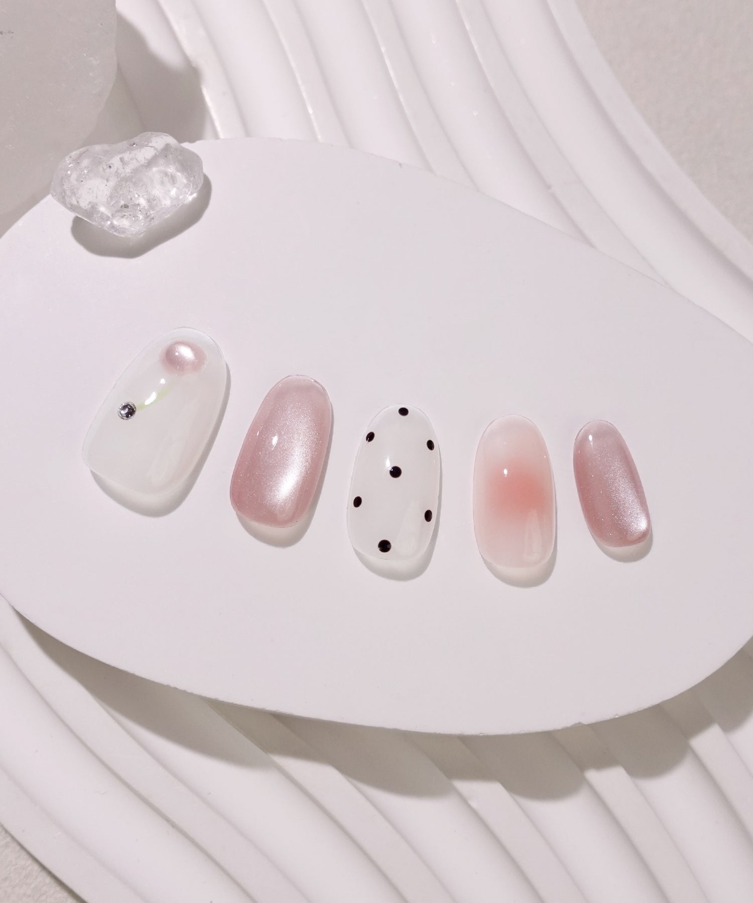 【COMING SOON】3D水光ネイルピンクホワイトドットビジューポイントオーバルネイルチップ