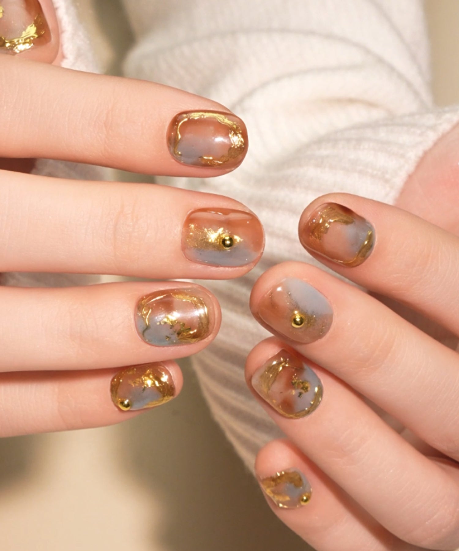 【予約販売】水光ネイルブラウンブルーニュアンスゴールドミラーアートショートスクエアネイルチップ