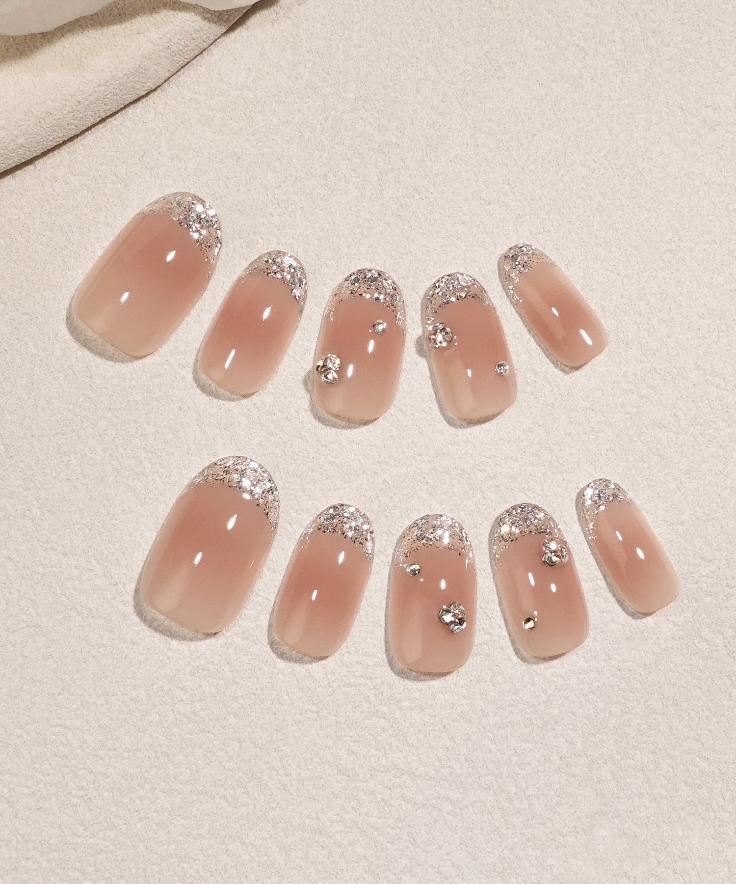 水光ネイルピンクベースシルバーラメホログラムフレンチストーンオーバルネイルチップ