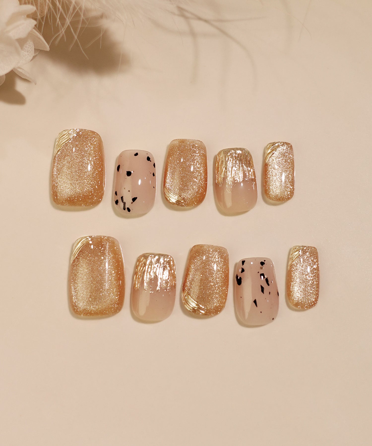 水光ネイルイエローマグネットゴールドミラーフレークニュアンスショートスクエアネイルチップ