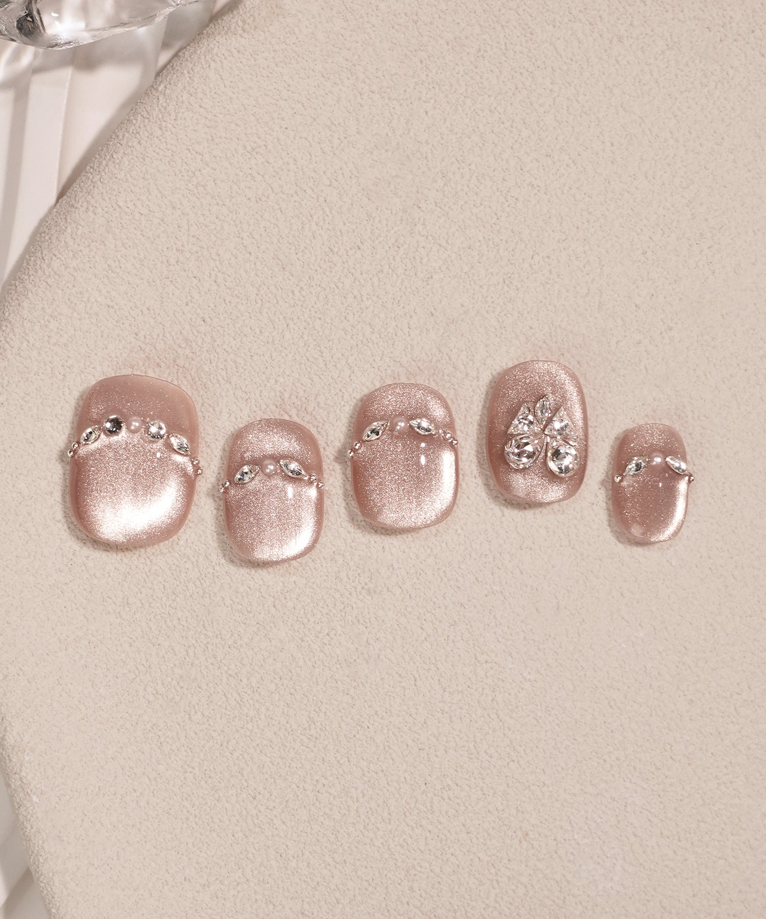 【COMING SOON】水光ネイルピンクマグネットシルバーストーンショートラウンドネイルチップ