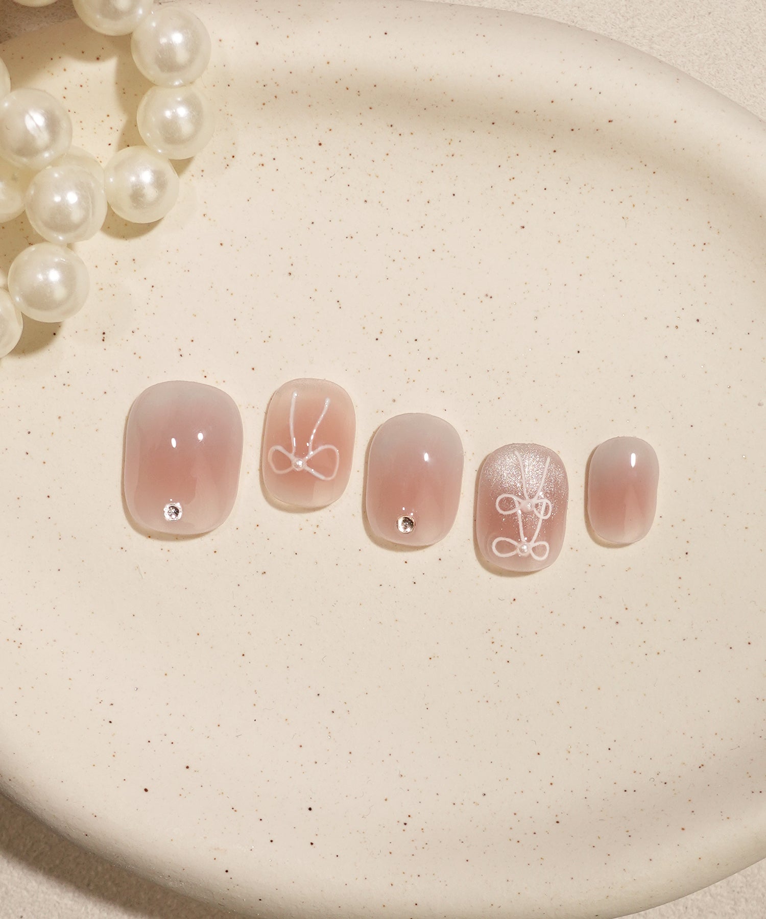 【当日発送】水光ネイルピンクチークリボンアートシルバーストーンショートラウンドネイルチップ