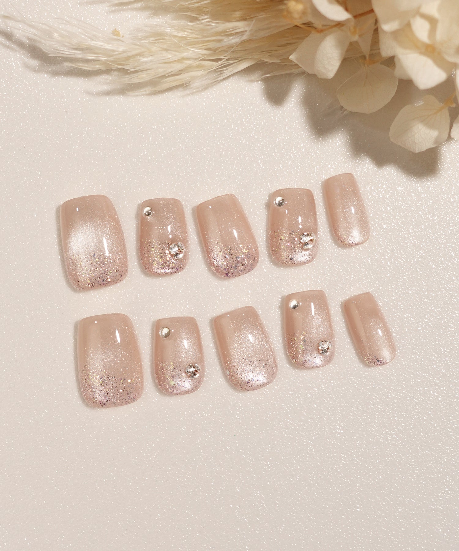 【COMING SOON】水光ネイルピンクベージュマグネットラメストーンショートスクエアネイルチップ