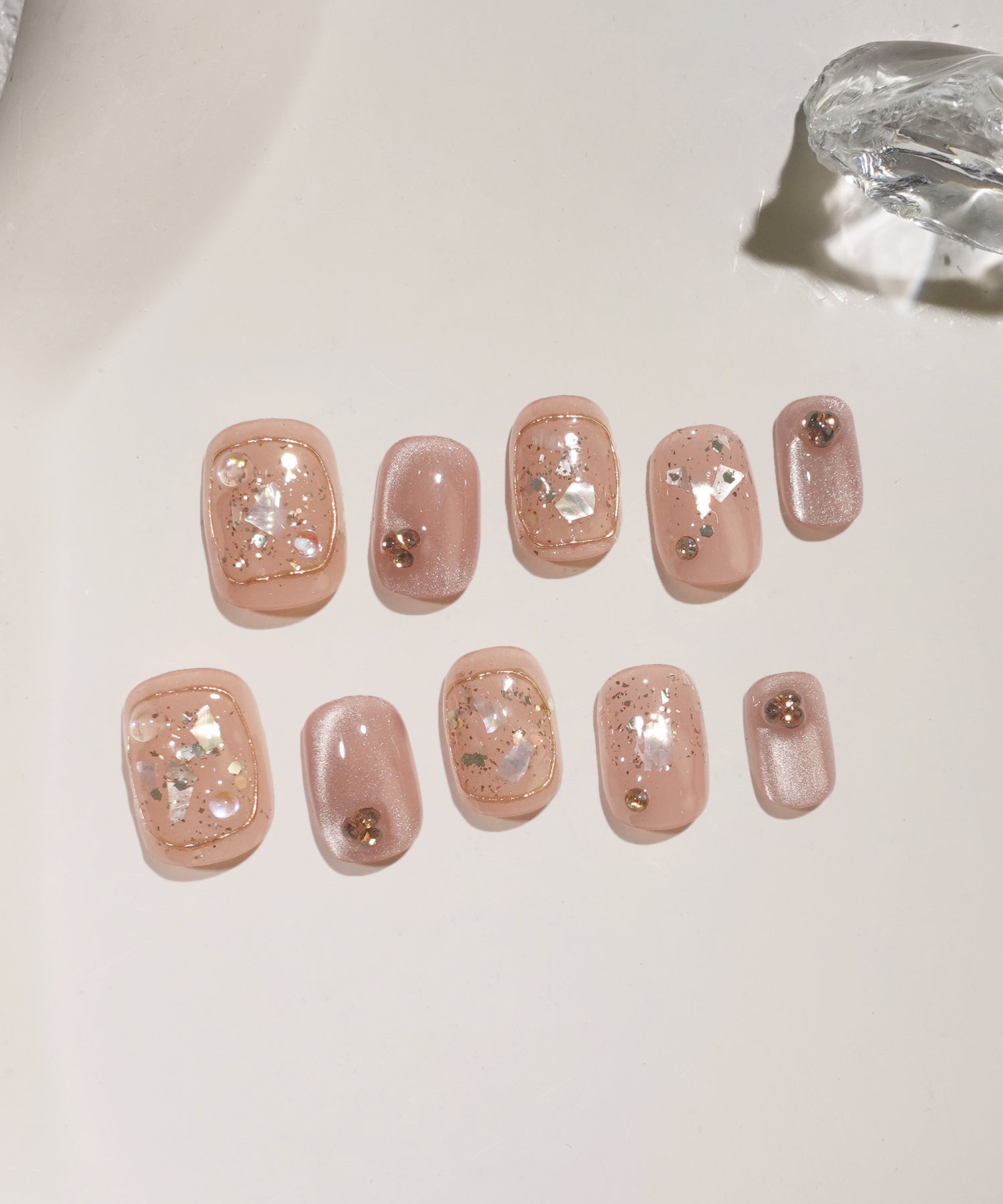 【当日発送】水光ネイルピンクマグネットストーンシェルゴールドラインショートラウンドネイルチップ