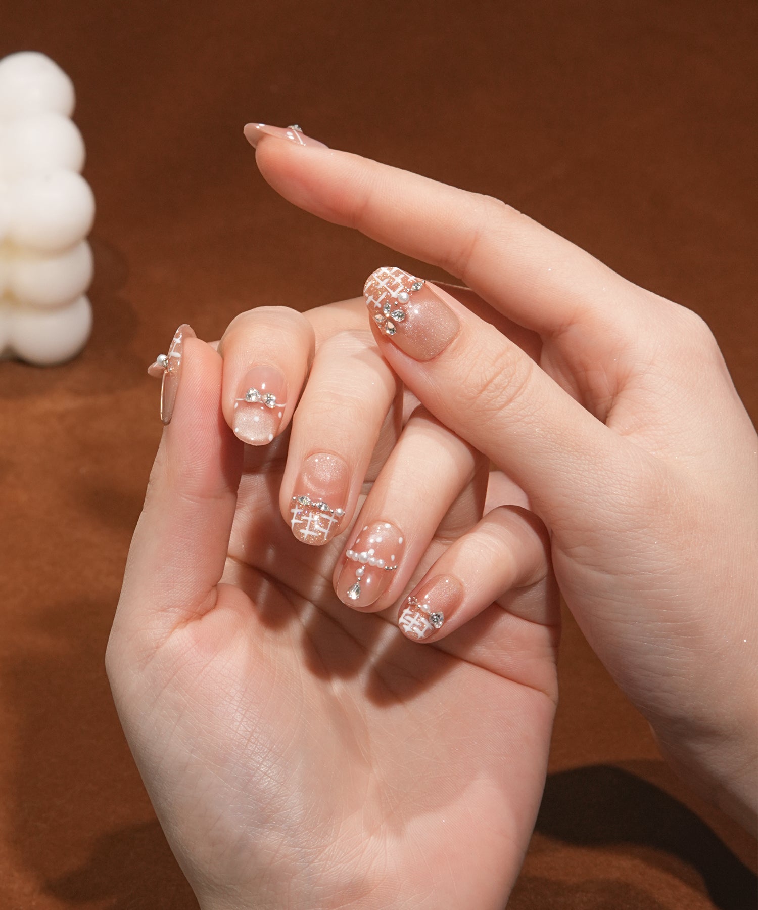 水光ネイルローズピンクツイードフレンチパールストーンドットオーバルネイルチップ