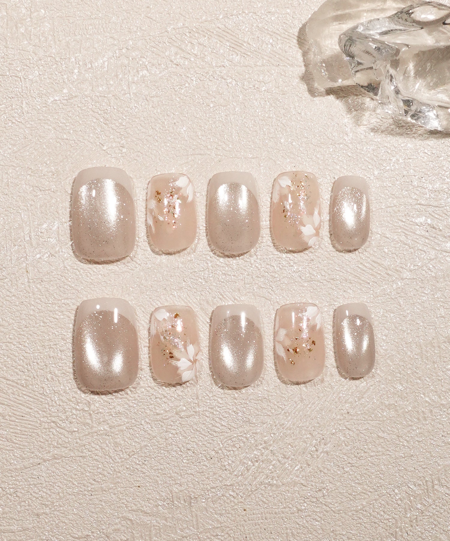 【COMING SOON】水光ネイルベージュマグネットブロッサムアートフレンチショートスクエアネイルチップ