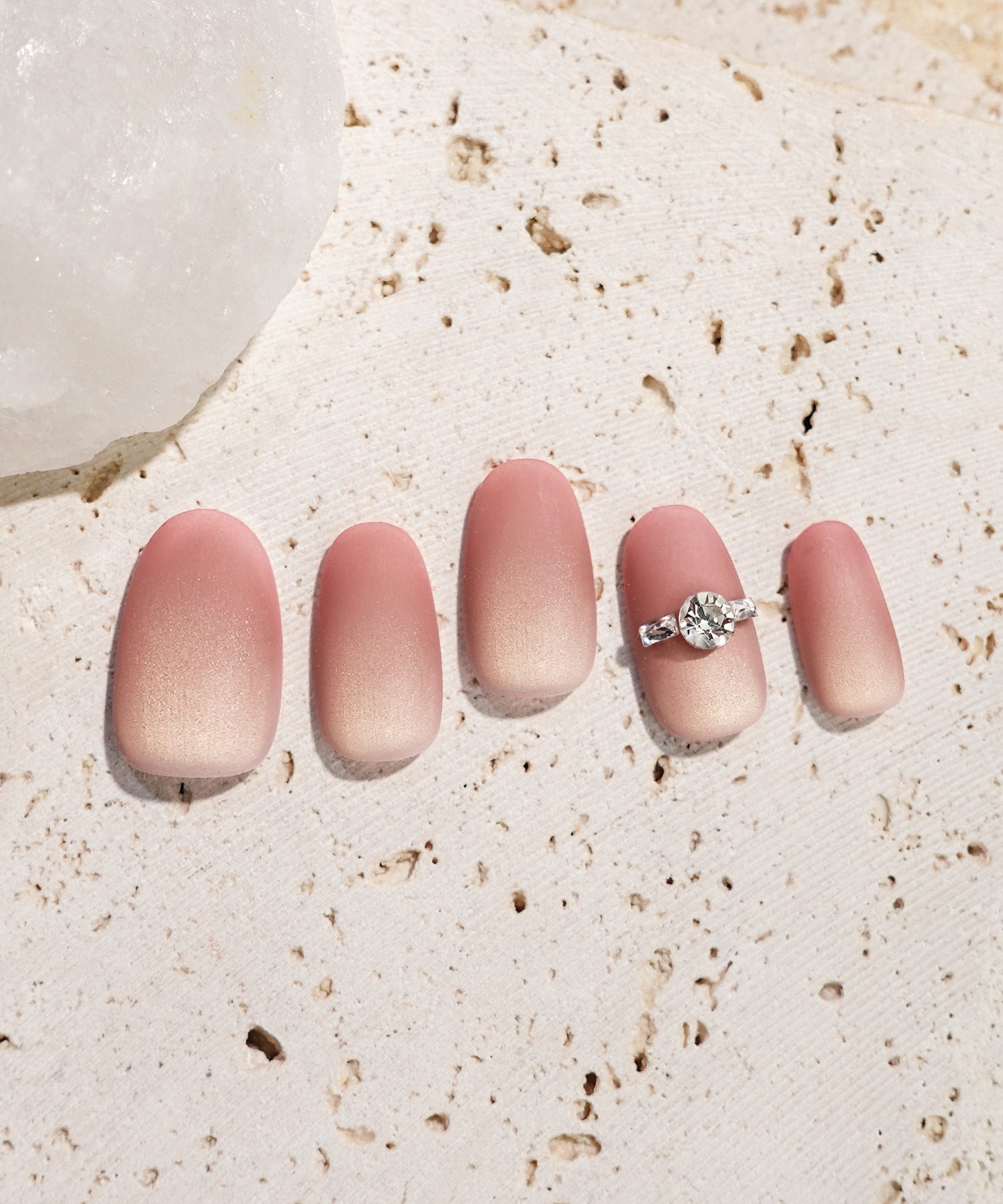 【当日発送】水光ネイルマットピンクグラデーションリングストーンオーバルネイルチップ