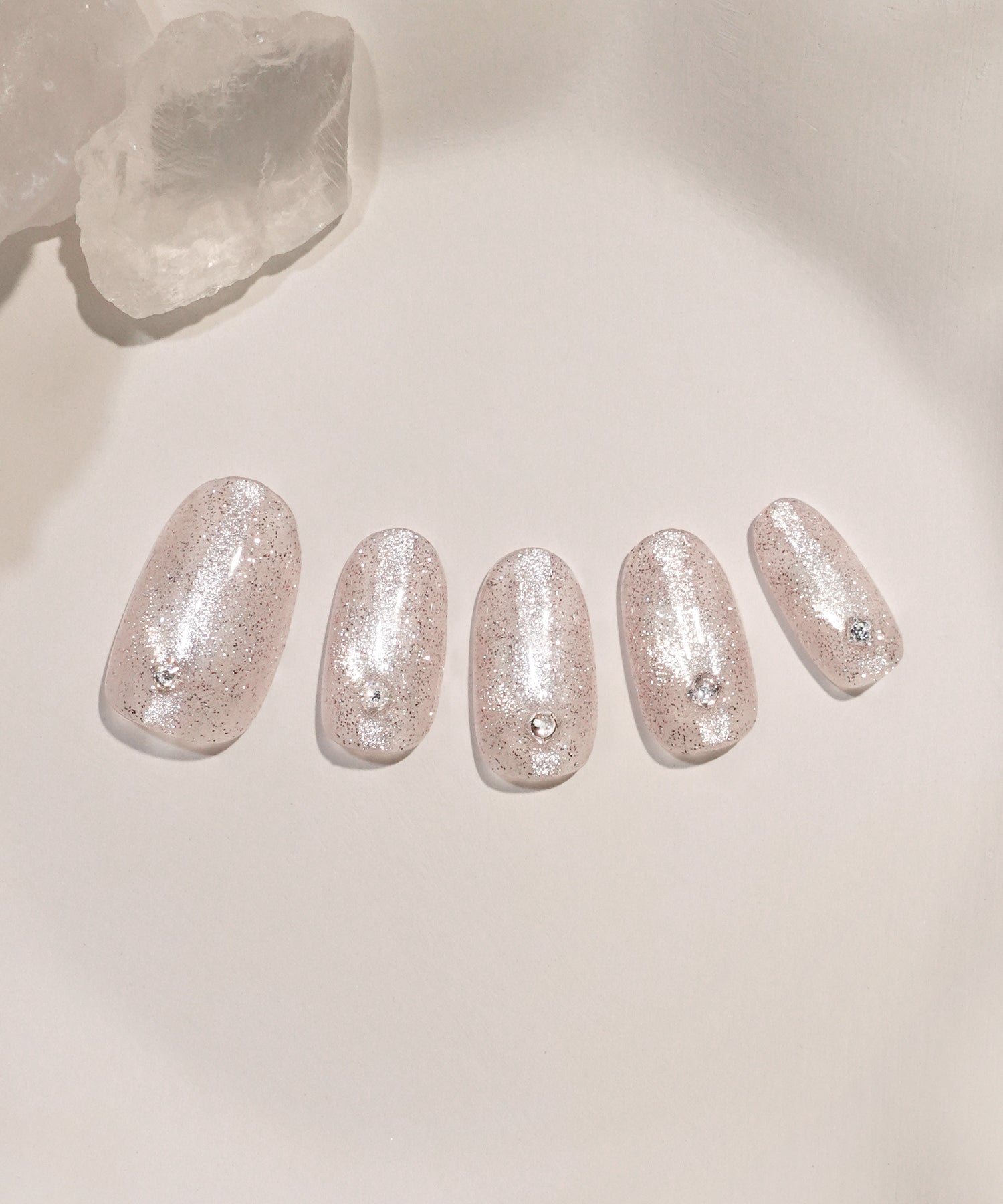 水光ネイルクリアピンクラメシルバーストーンオーバルネイルチップ