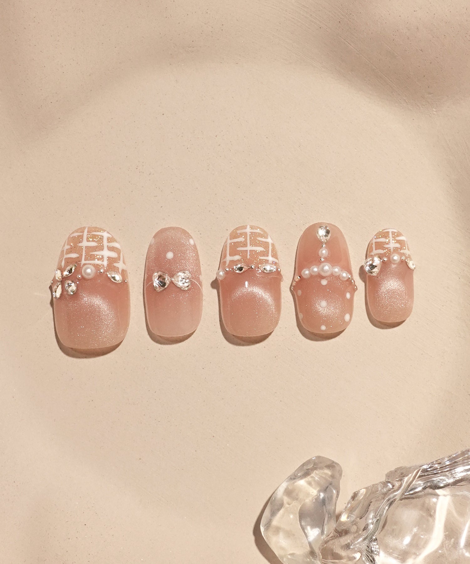 水光ネイルローズピンクツイードフレンチパールストーンドットオーバルネイルチップ