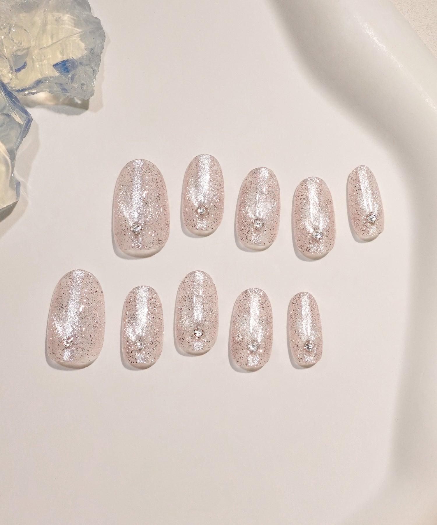 水光ネイルクリアピンクラメシルバーストーンオーバルネイルチップ