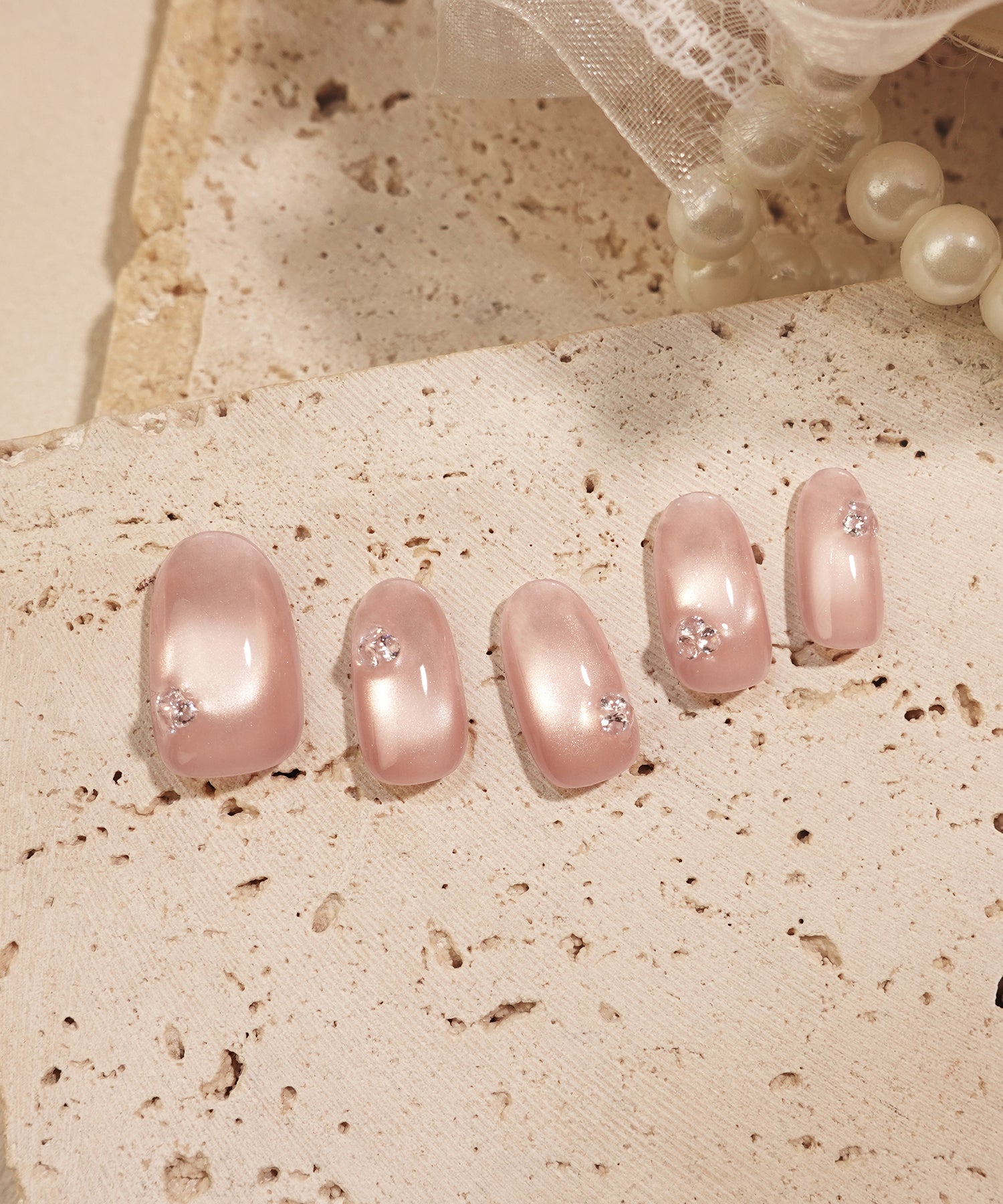 【バレンタイン限定デザイン】水光ネイルピンクマグネットワンカラーフラワーライクストーンオーバルネイルチップ