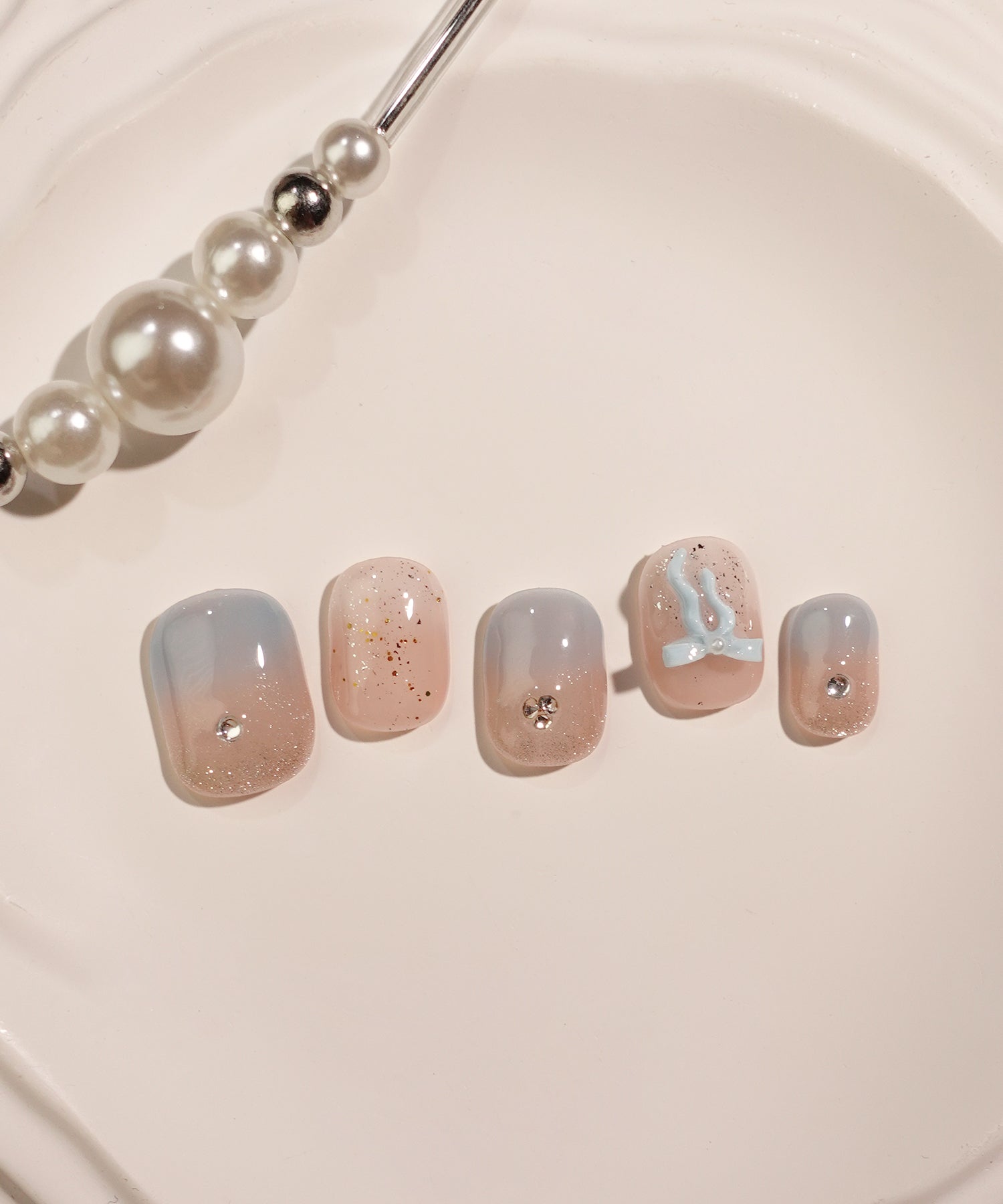 水光ネイルブルーピンクグラデーションリボンモチーフショートラウンドネイルチップ