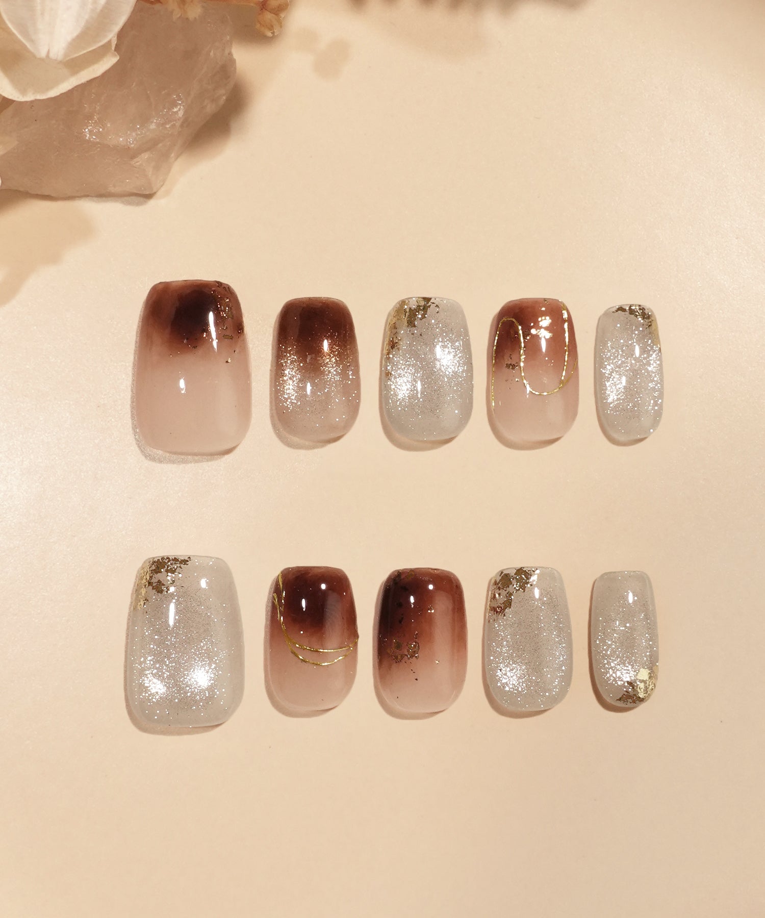 【当日発送】水光ネイルブラウンニュアンスシルバーマグネットホイルスクエアネイルチップ