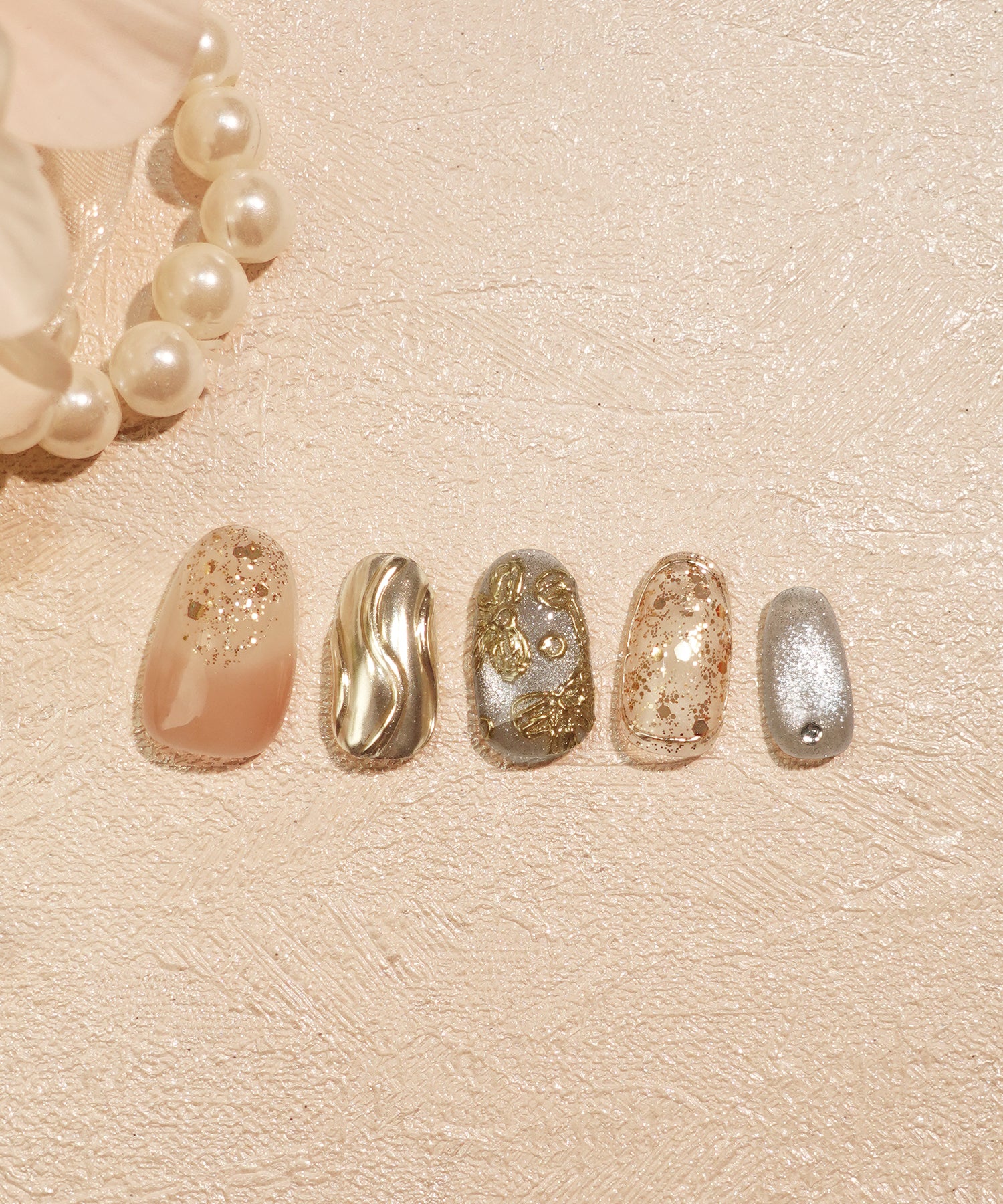 【COMING SOON】水光ネイルグレーマグネットゴールドフラワーニュアンスデザインオーバルネイルチップ