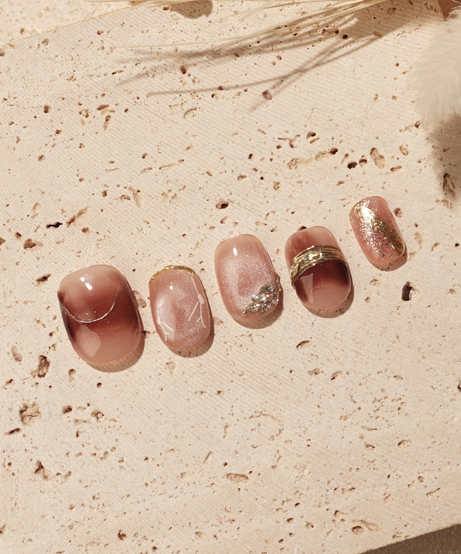 【当日発送】水光ネイルブラウンニュアンスマグネットゴールドミラーフラワーアートラメストーンショートスクエアネイルチップ