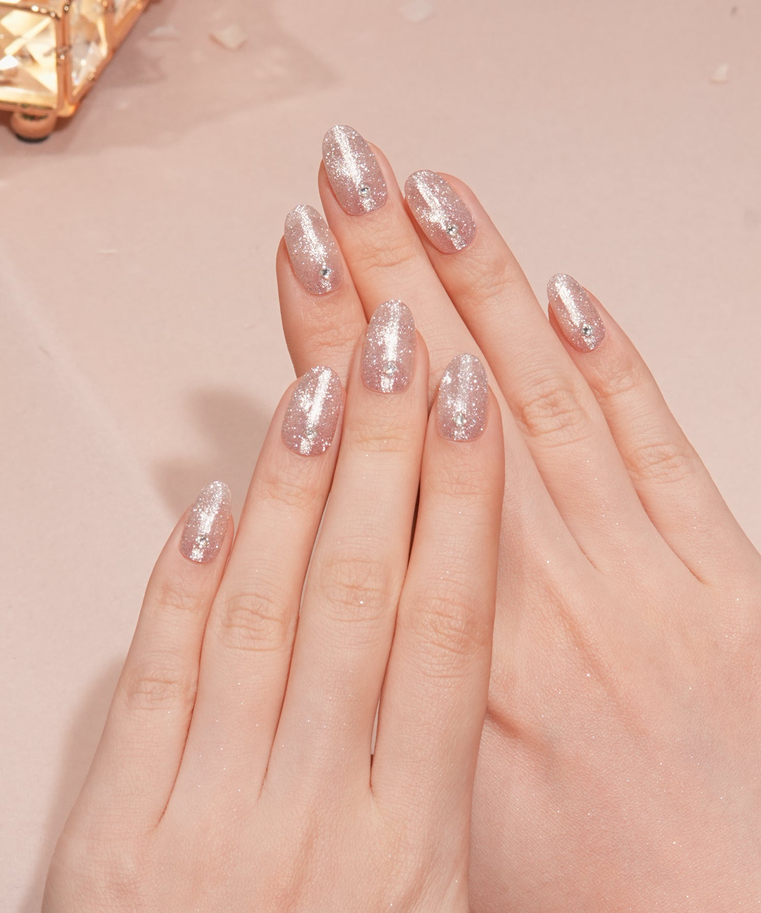 水光ネイルクリアピンクラメシルバーストーンオーバルネイルチップ