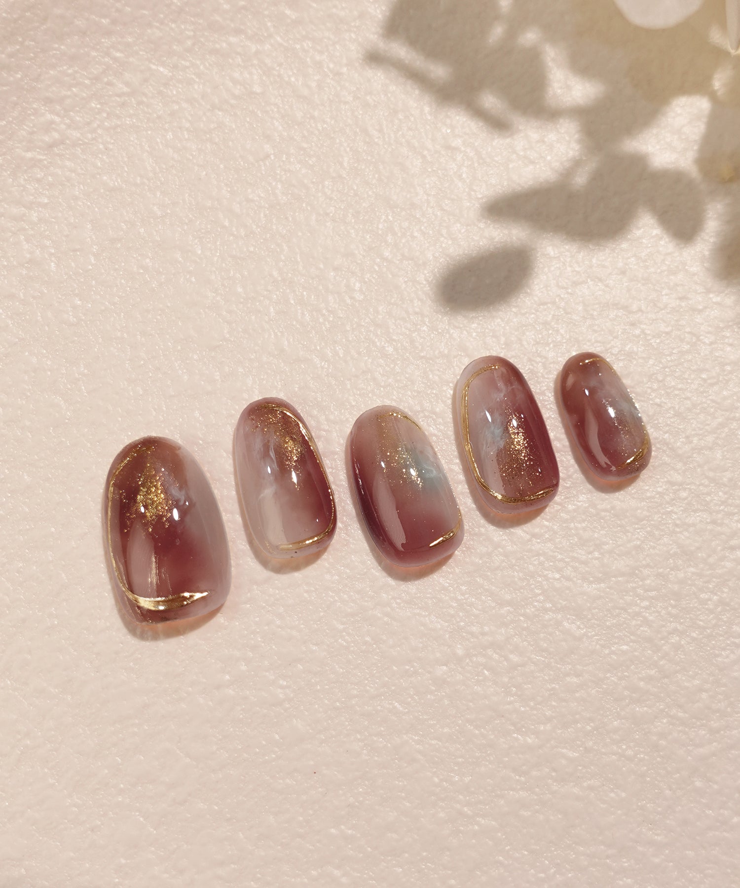 【予約販売】水光ネイルレッドゴールドニュアンスミラーオーバルネイルチップ