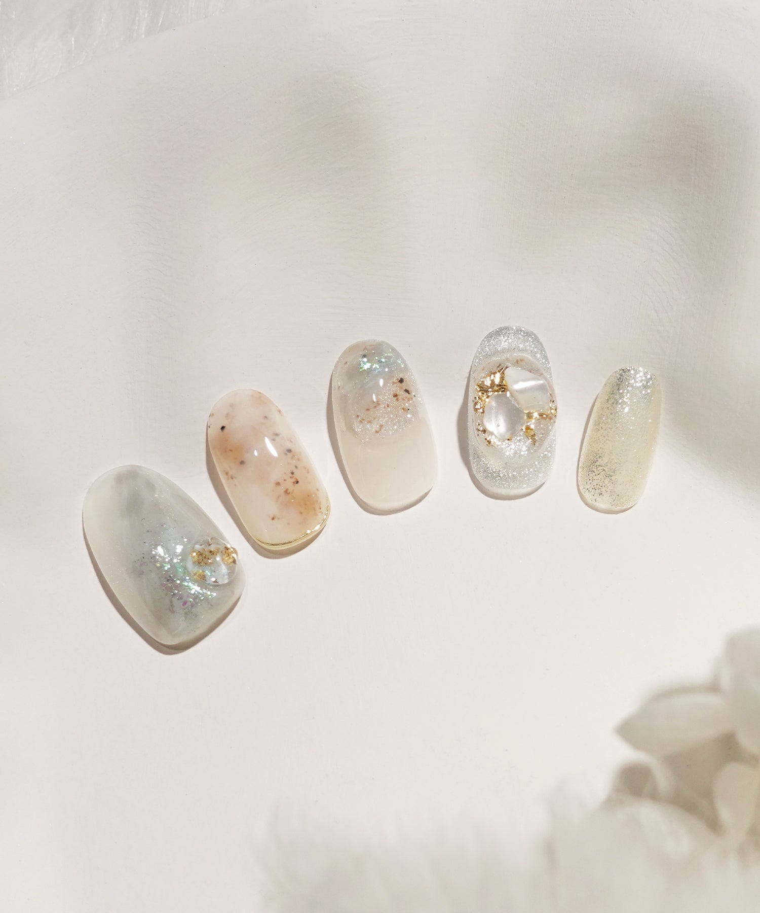 【当日発送】水光ネイルブルーニュアンスシェルゴールドミラーラインオーバルネイルチップ