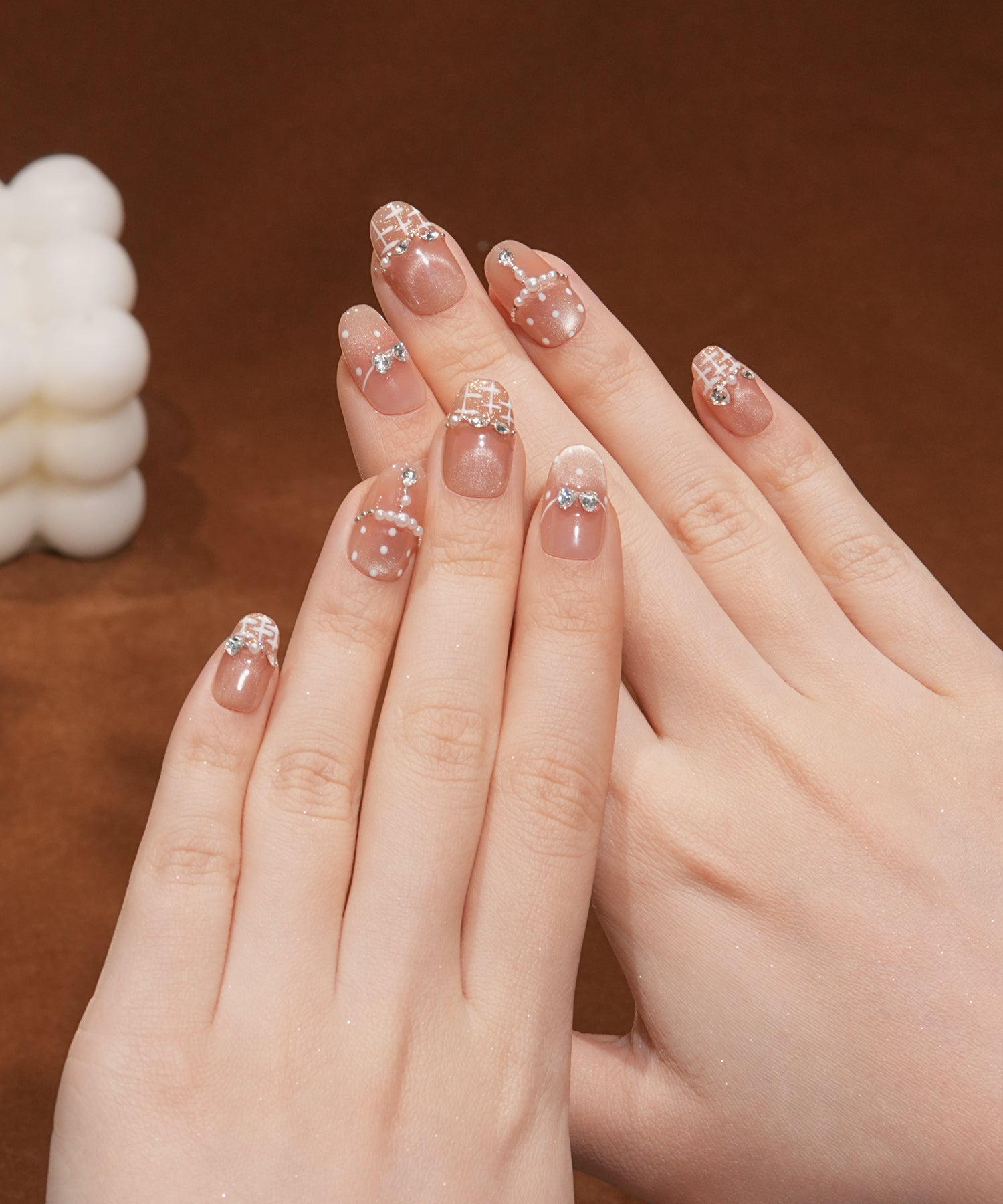 水光ネイルローズピンクツイードフレンチパールストーンドットオーバルネイルチップ