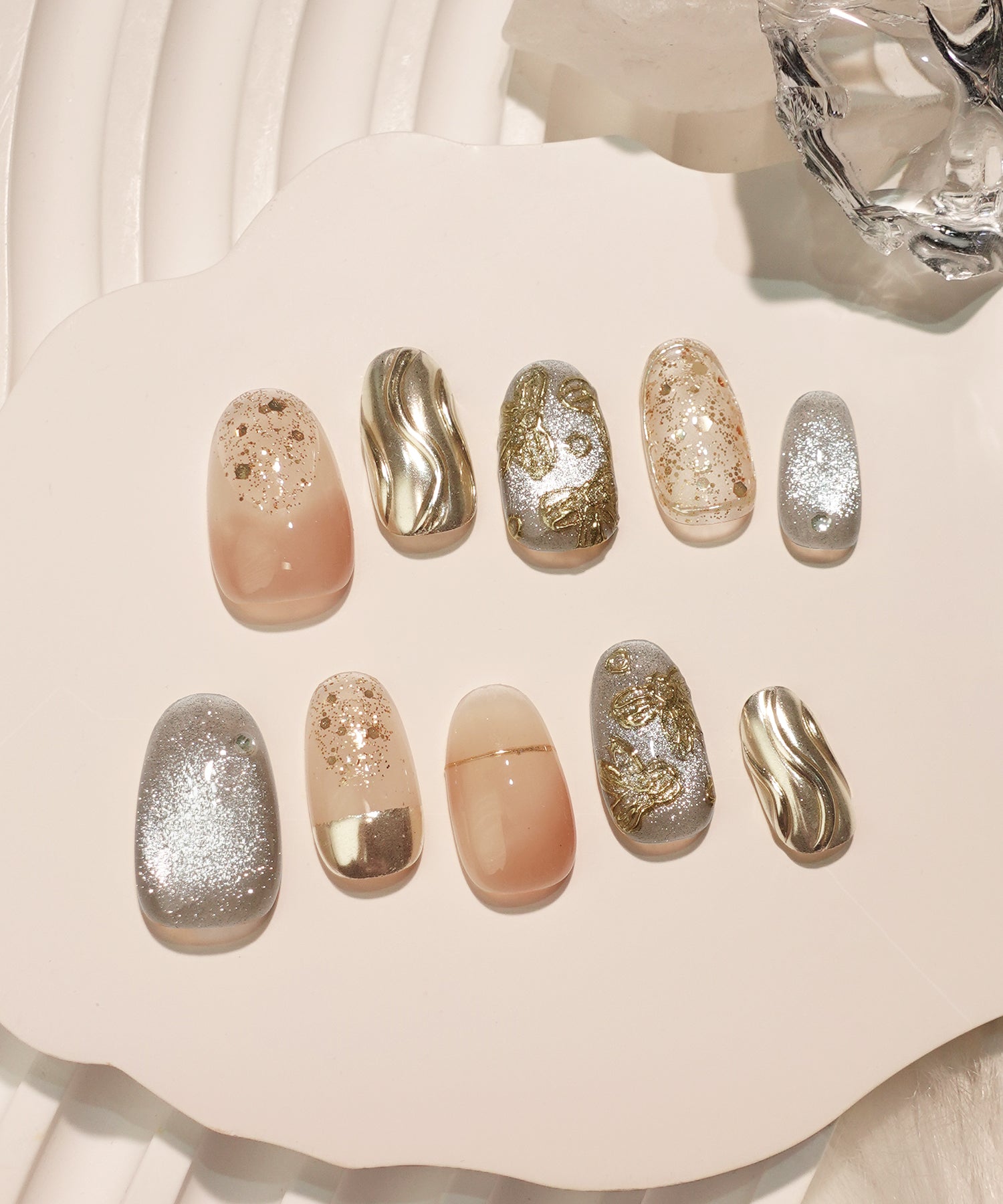 水光ネイルグレーマグネットゴールドフラワーニュアンスデザインオーバルネイルチップ