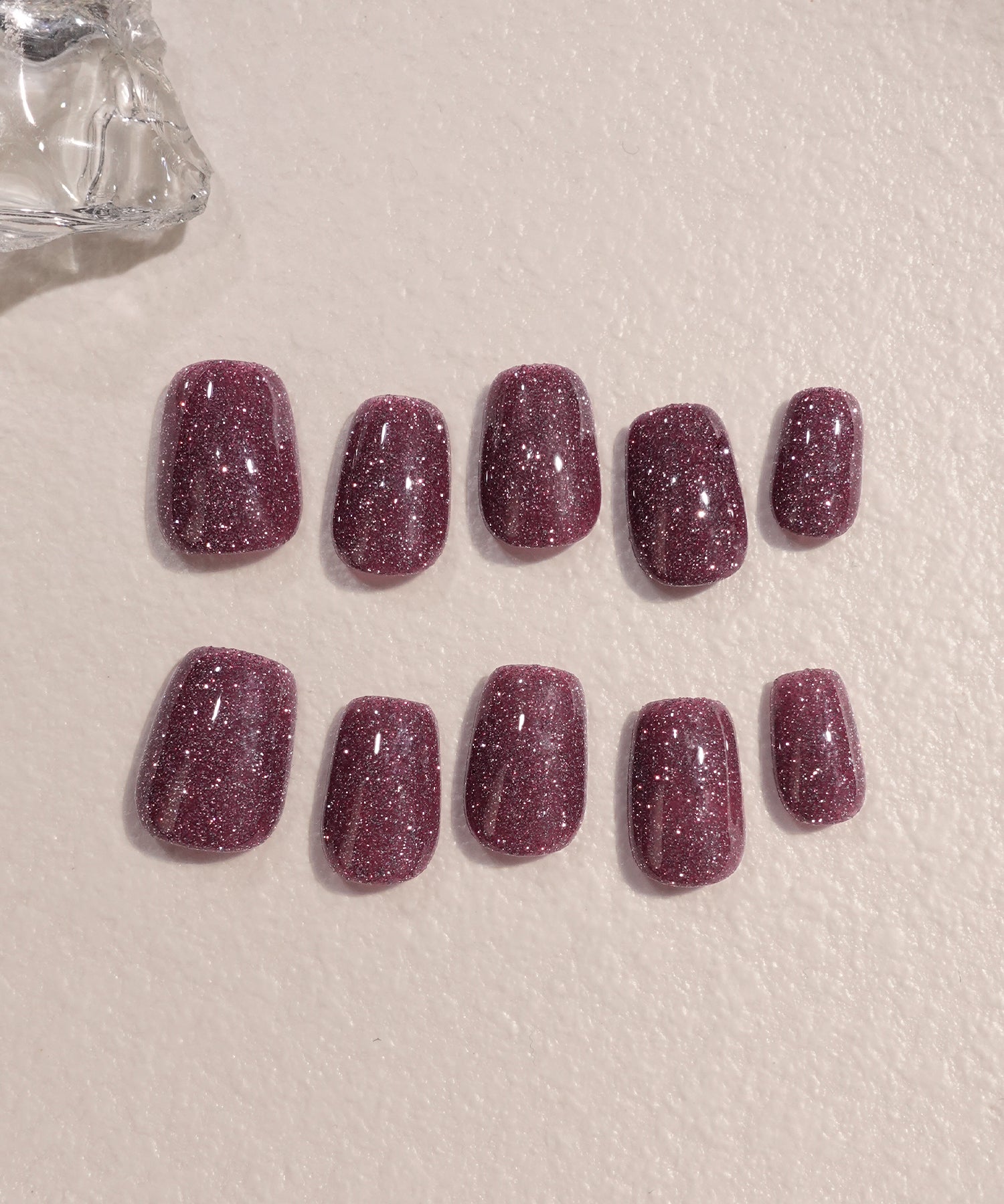 水光ネイルローズレッドワンカラーラメスクエアネイルチップ